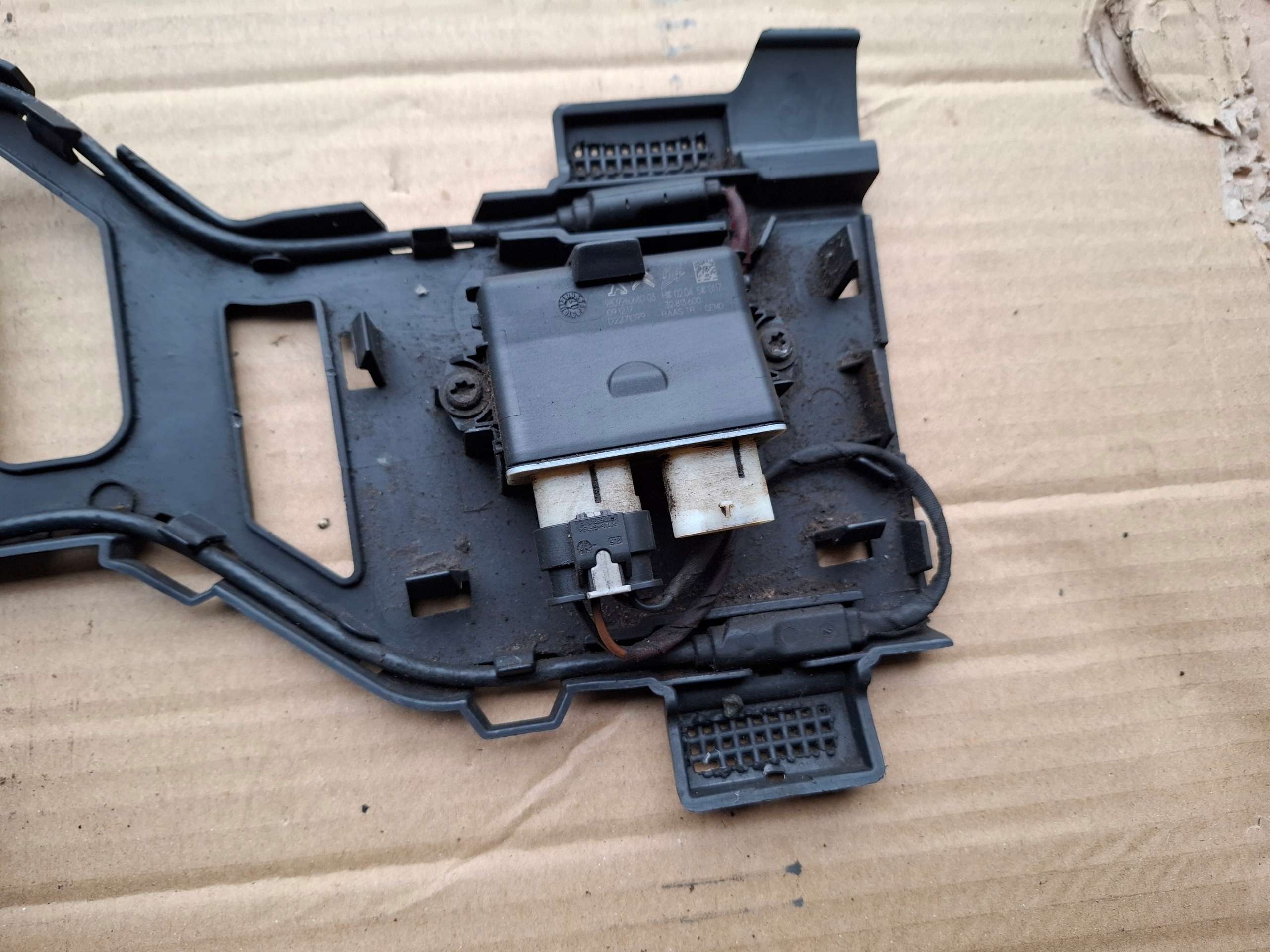module control unit bonnet boot PEUGEOT 3008 II 9809260680