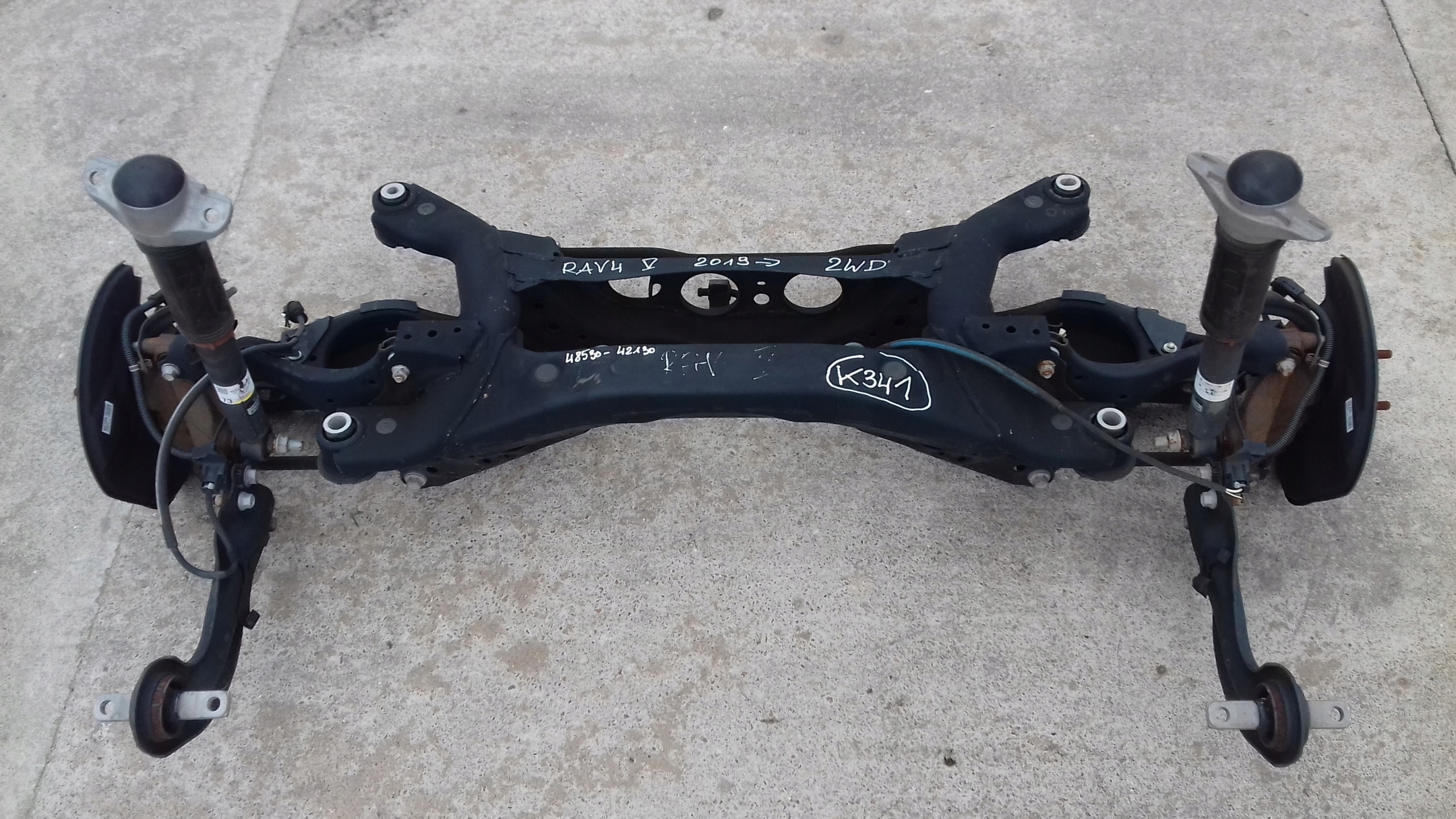 TOYOTA RAV4 RAV 4 V SANKI ZAWIESZENIE TYLNE 2019- 2WD BELKA OŚ TYŁ KOMPLET