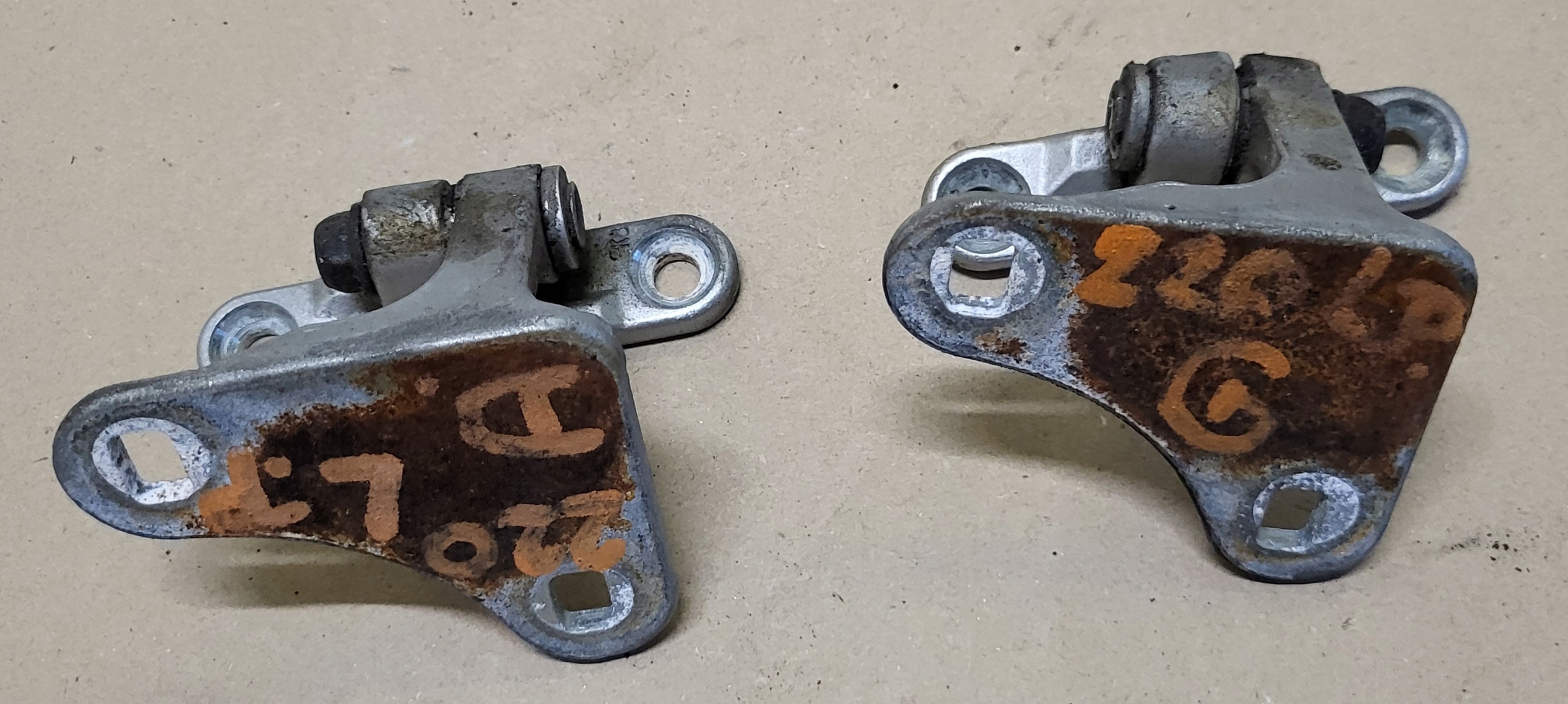 hinge X2 door right front GORA DOL MERCEDES S W220 OE silver