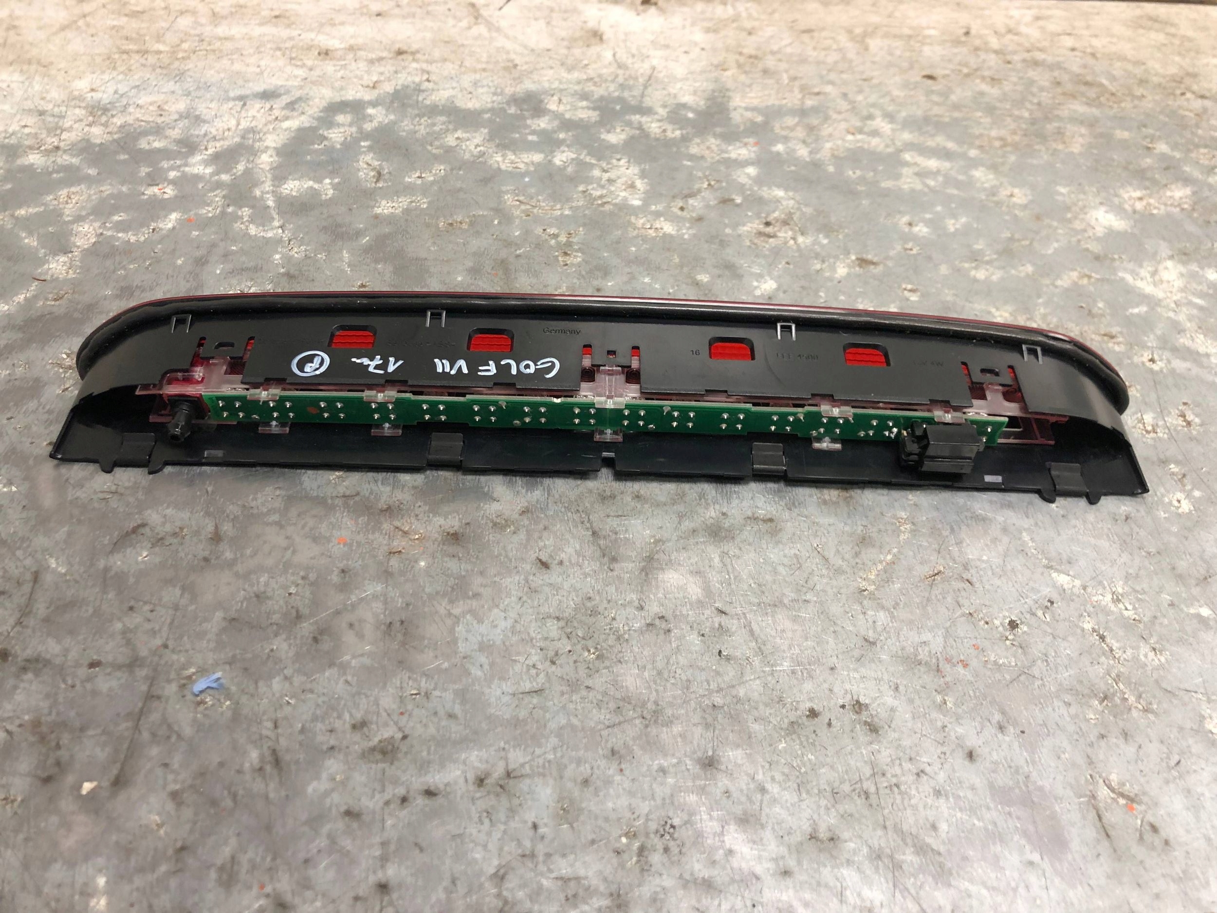 TRZECIE light STOP VW GOLF VII 5G0945087B