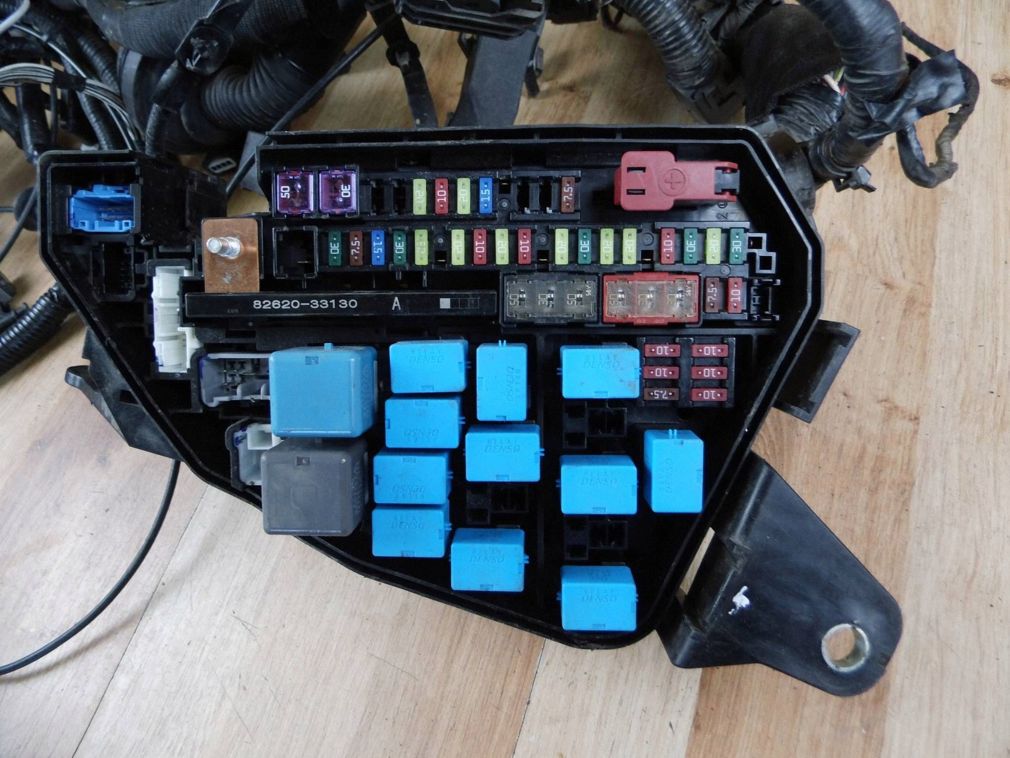 Toyota RAV4 V bundle of cables przewodow motor wiring