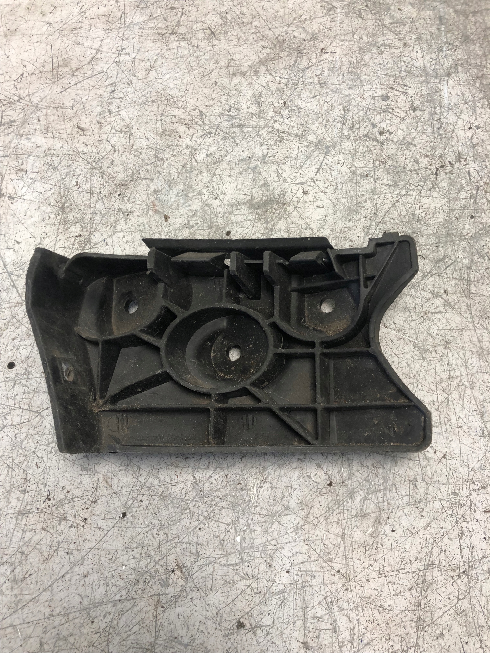 bumper bracket right front SEAT ALTEA 5P0807184A
