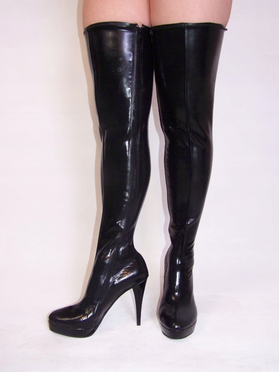 Přírodní latexová guma s pružným podpatkem 13 cm 42 výrobce Bolingier Poland