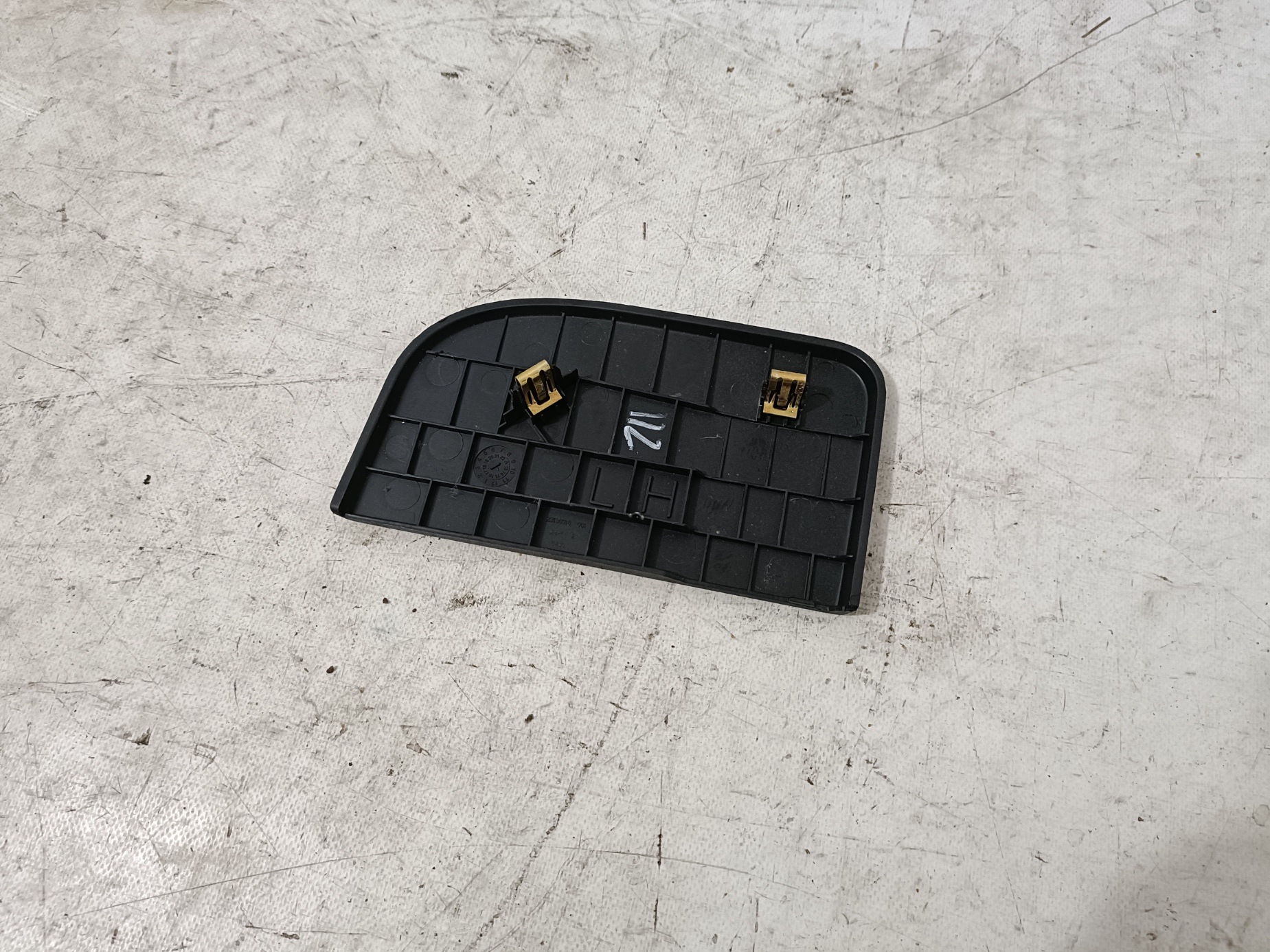 CADILLAC ESCALADE IV 15- Blende Abdeckung SITZ links heck III RZAD 23136918