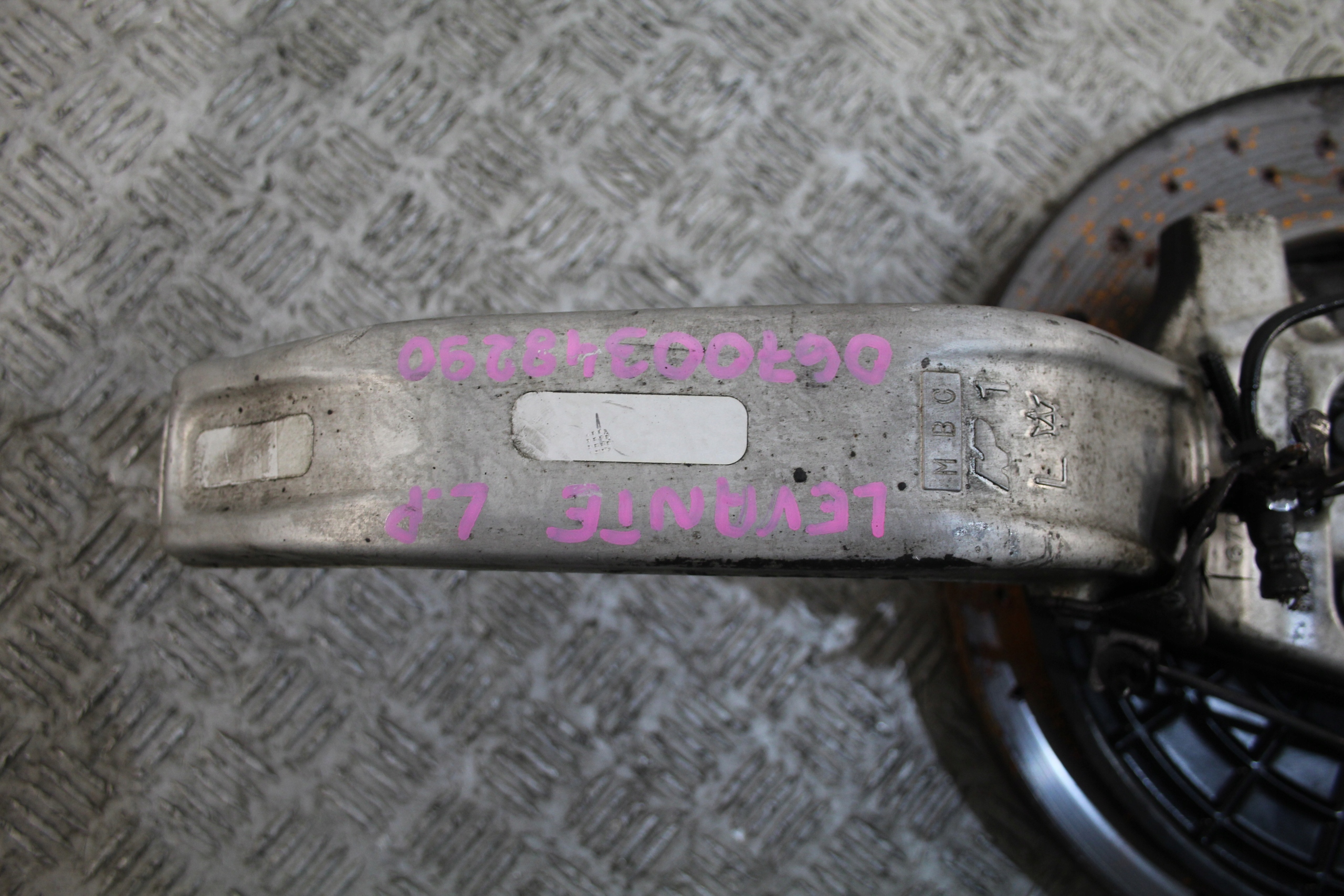 swing left front MASERATI LEVANTE M161 670034829