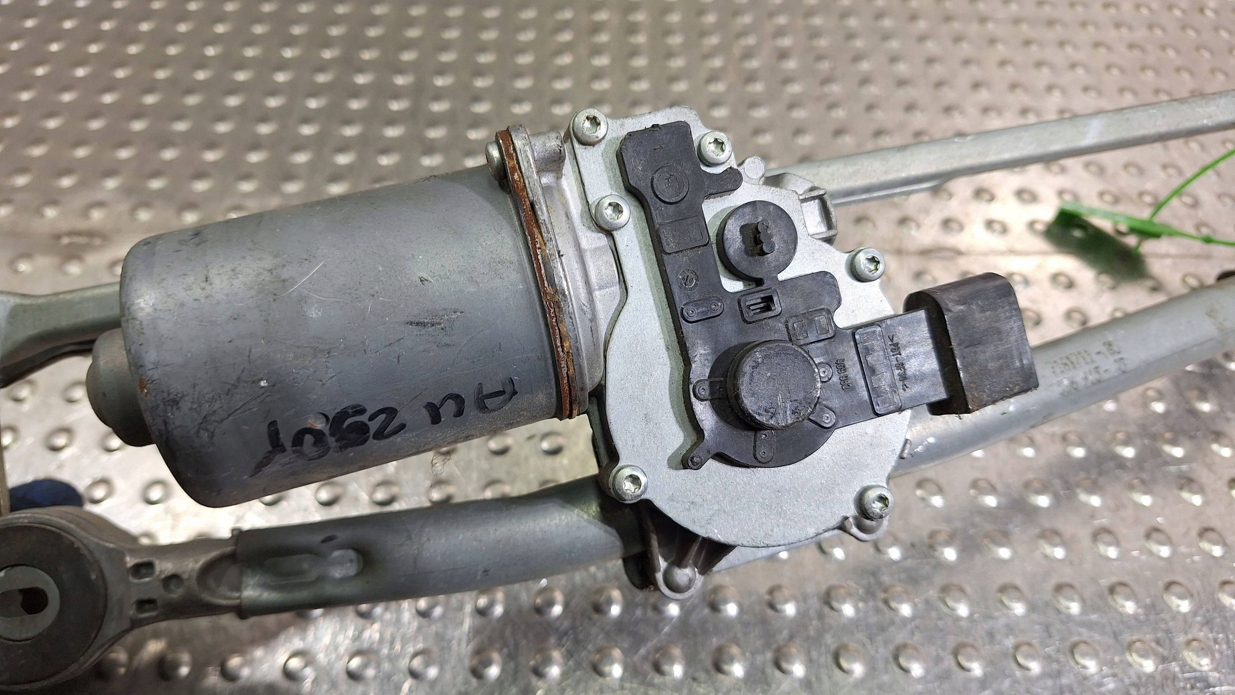 Gestänge Motor Wischer vorne 6978263 BMW 3 E90 E91 E92 E93 EUROPA