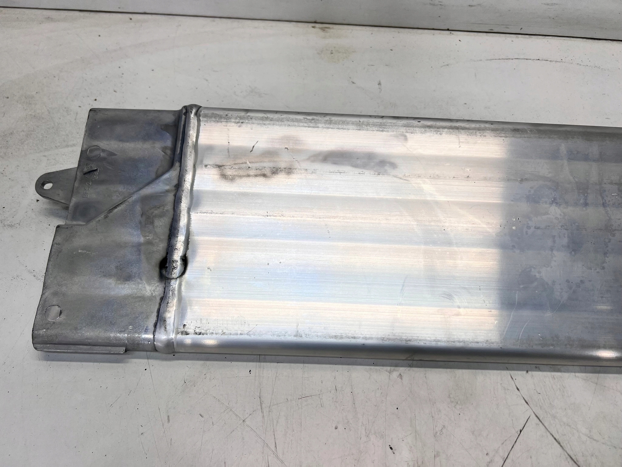 behälter luft achsträgers AUDI A6 C6 4F0616203B