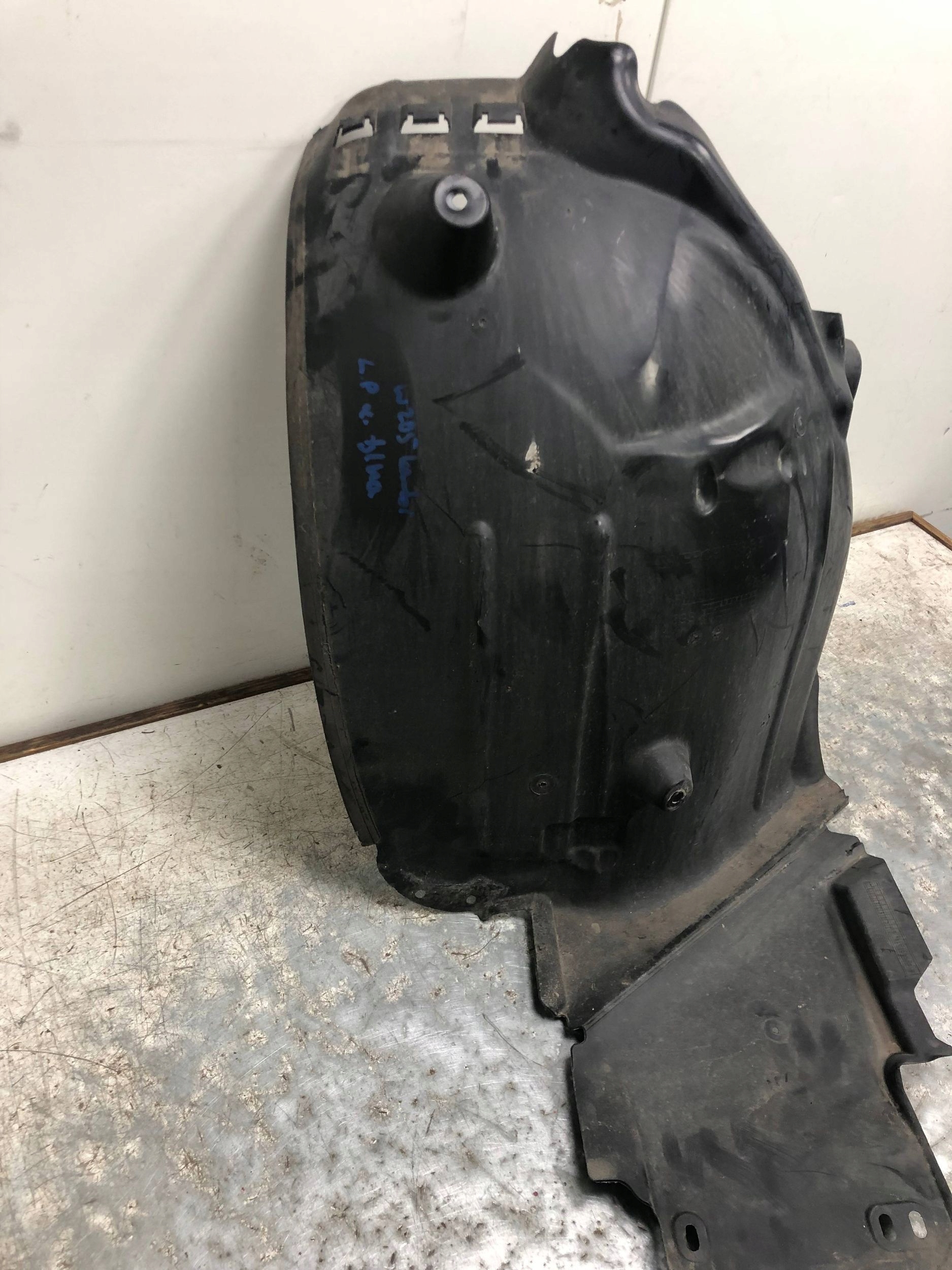 mudguard left front part rear MERCEDES W205 KOMBI A2056913300