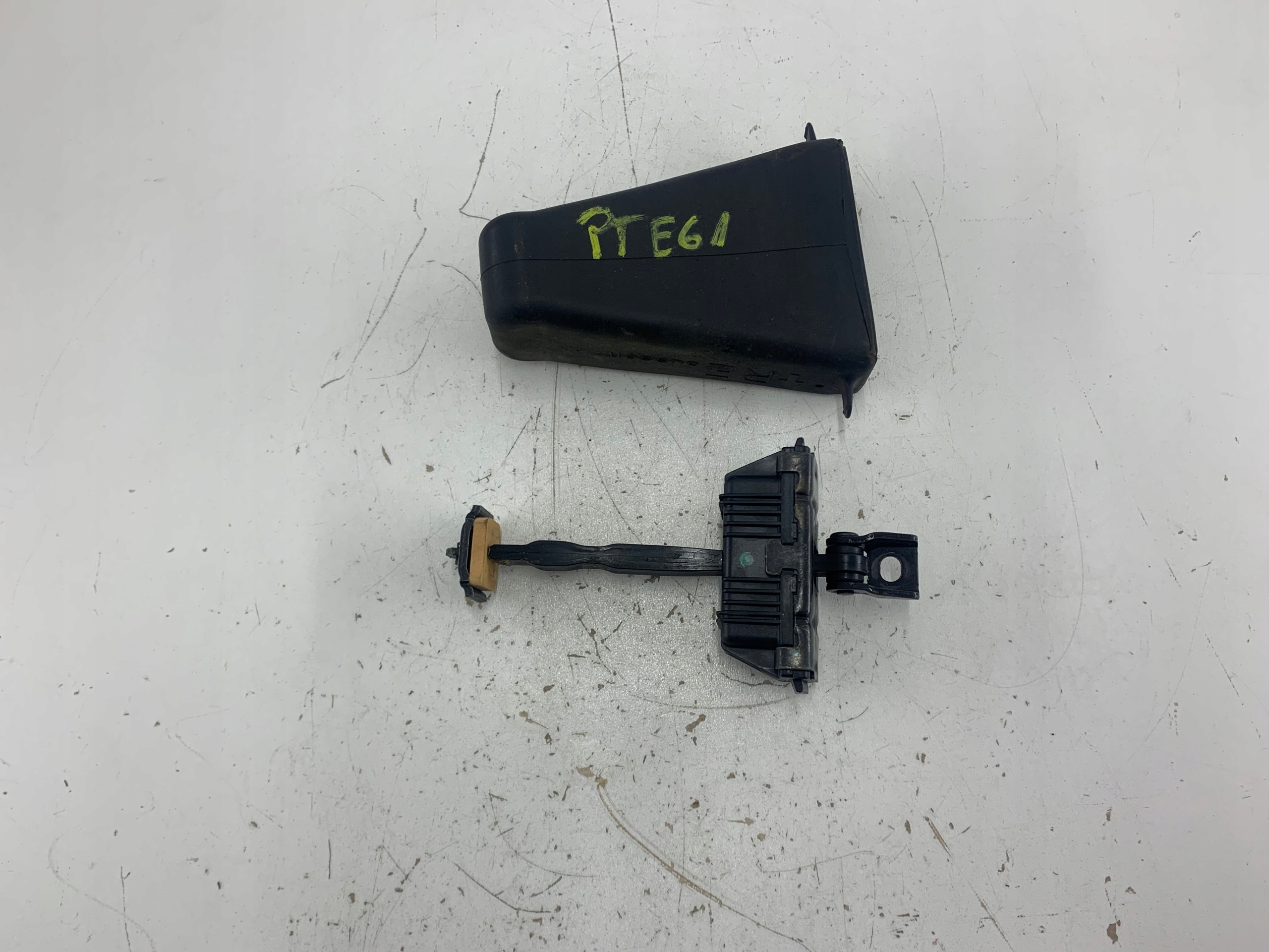 BMW E61 E60 limiter door right rear part 7033623