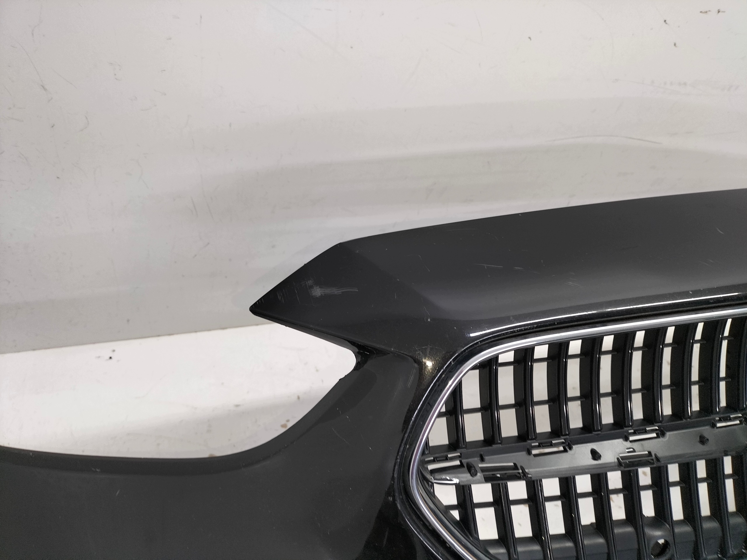 front bumper front MERCEDES C KLASA W206 21- wersja below side PDC