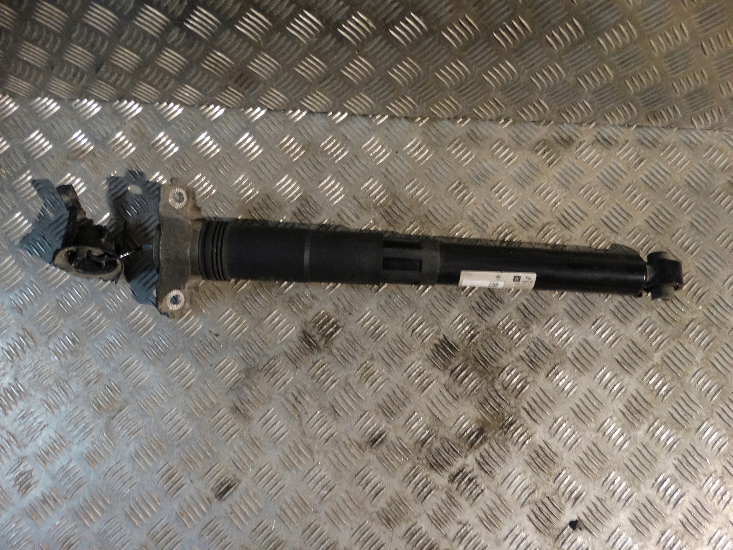 IDEALNY shock absorber rear VW TOUAREG III 4M 1 9