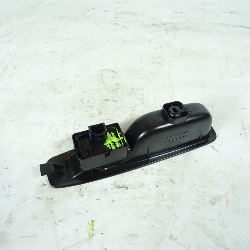 RENAULT MEGANE IV HB switch windows rear part left 829507746R