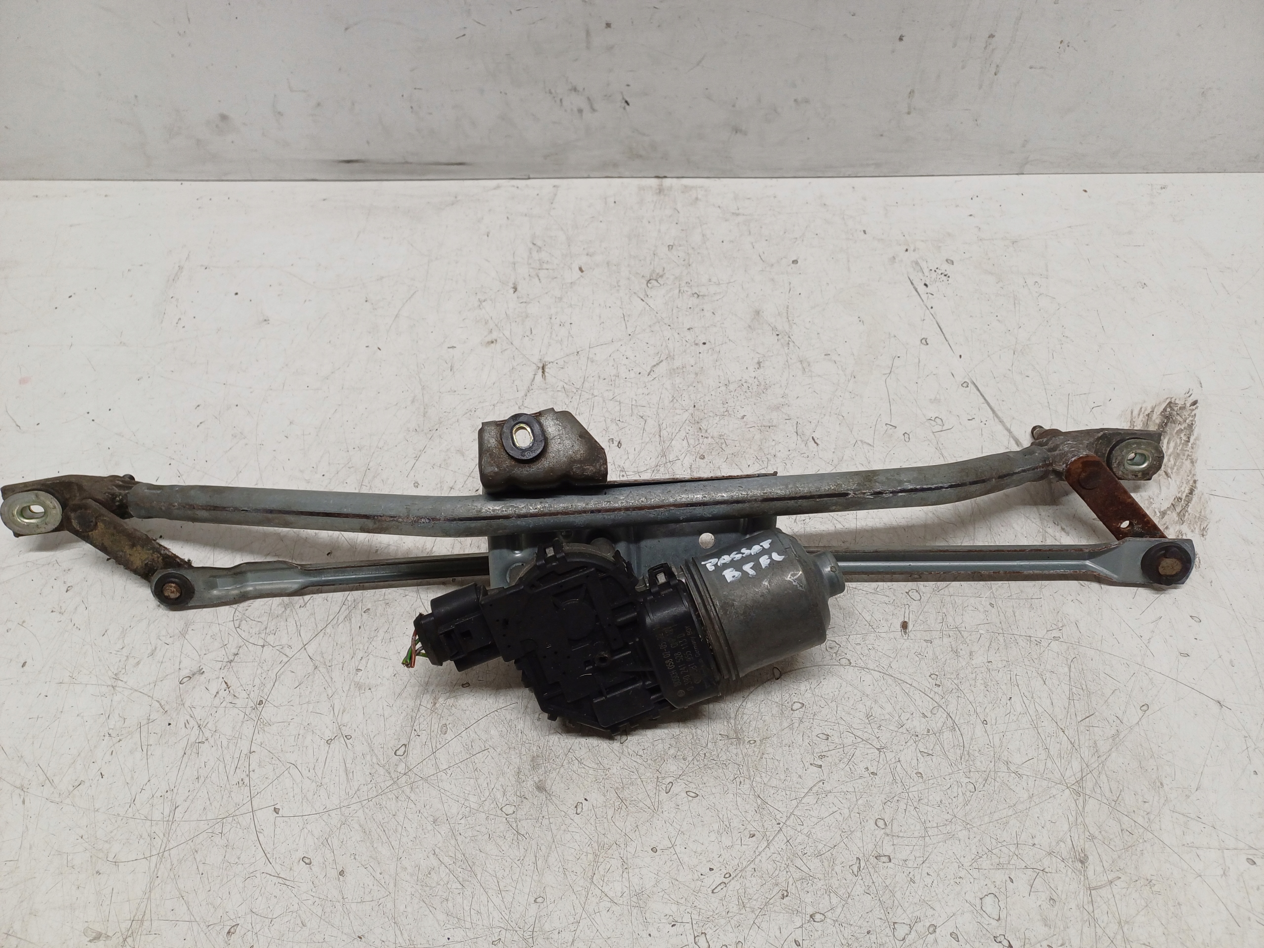 VW PASSAT B5 FL LIFT 00-05 MECHANIZM WYCIERACZEK PRZÓD 3B1955113D