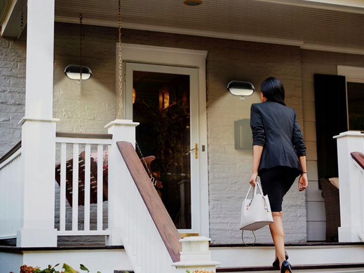 ZEWNĘTRZNA LAMPA+ŻARÓWKA LED E27 CZUJKA RUCHU Średnica 24 cm