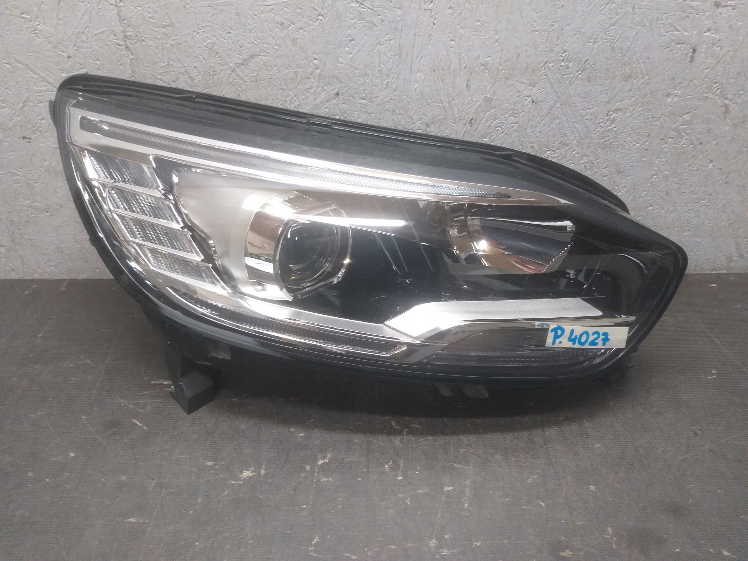 light front right RENAULT SCENIC IV 4 260101685R