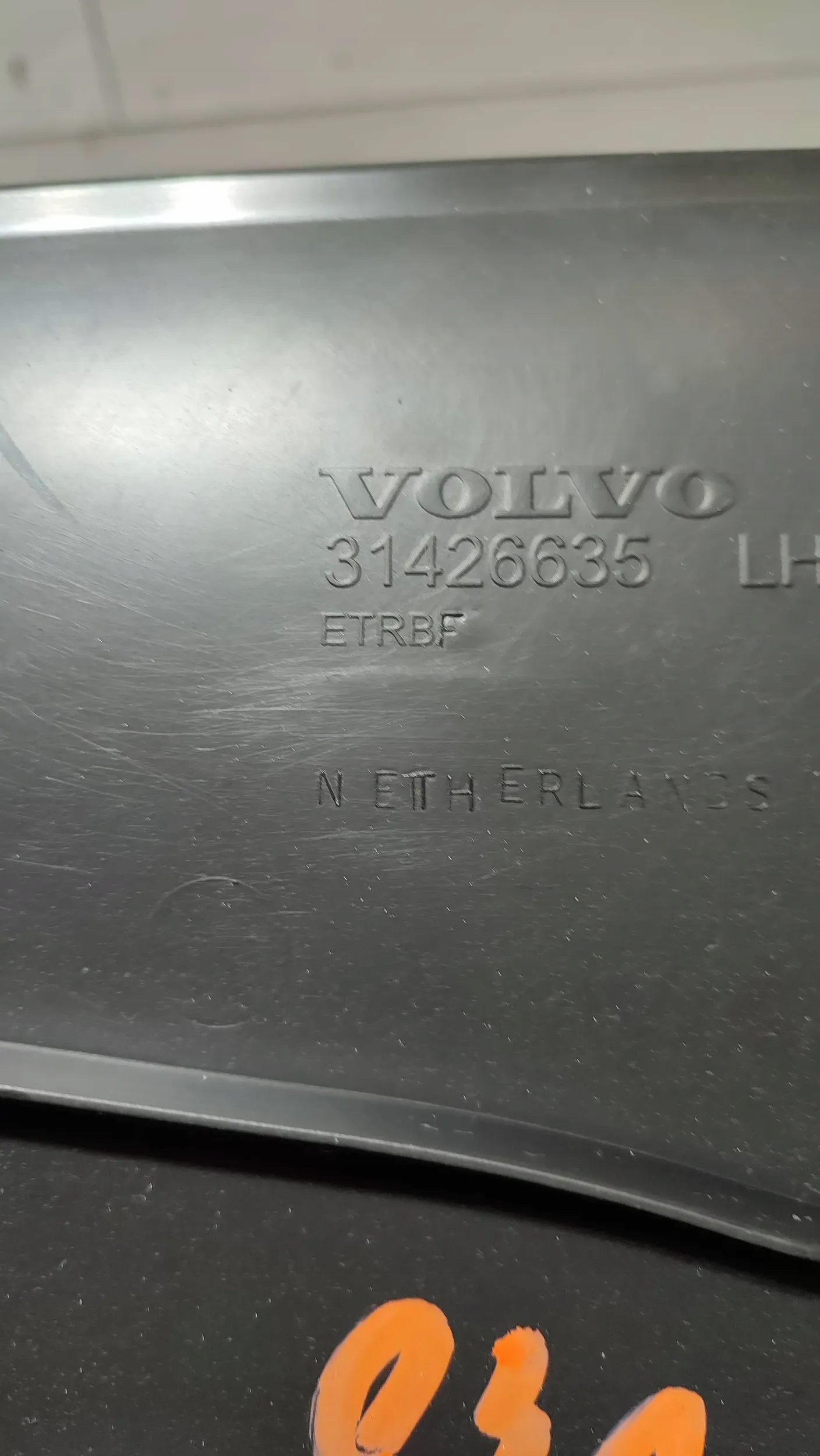 Volvo V40 II 2018r right side Poszycia slupkow