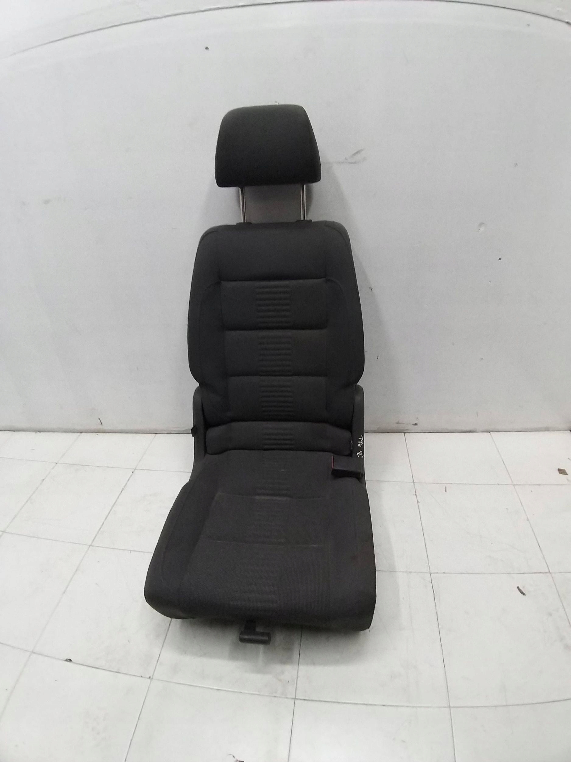 VW TOURAN Sitz rechts heck hinten 03-10R
