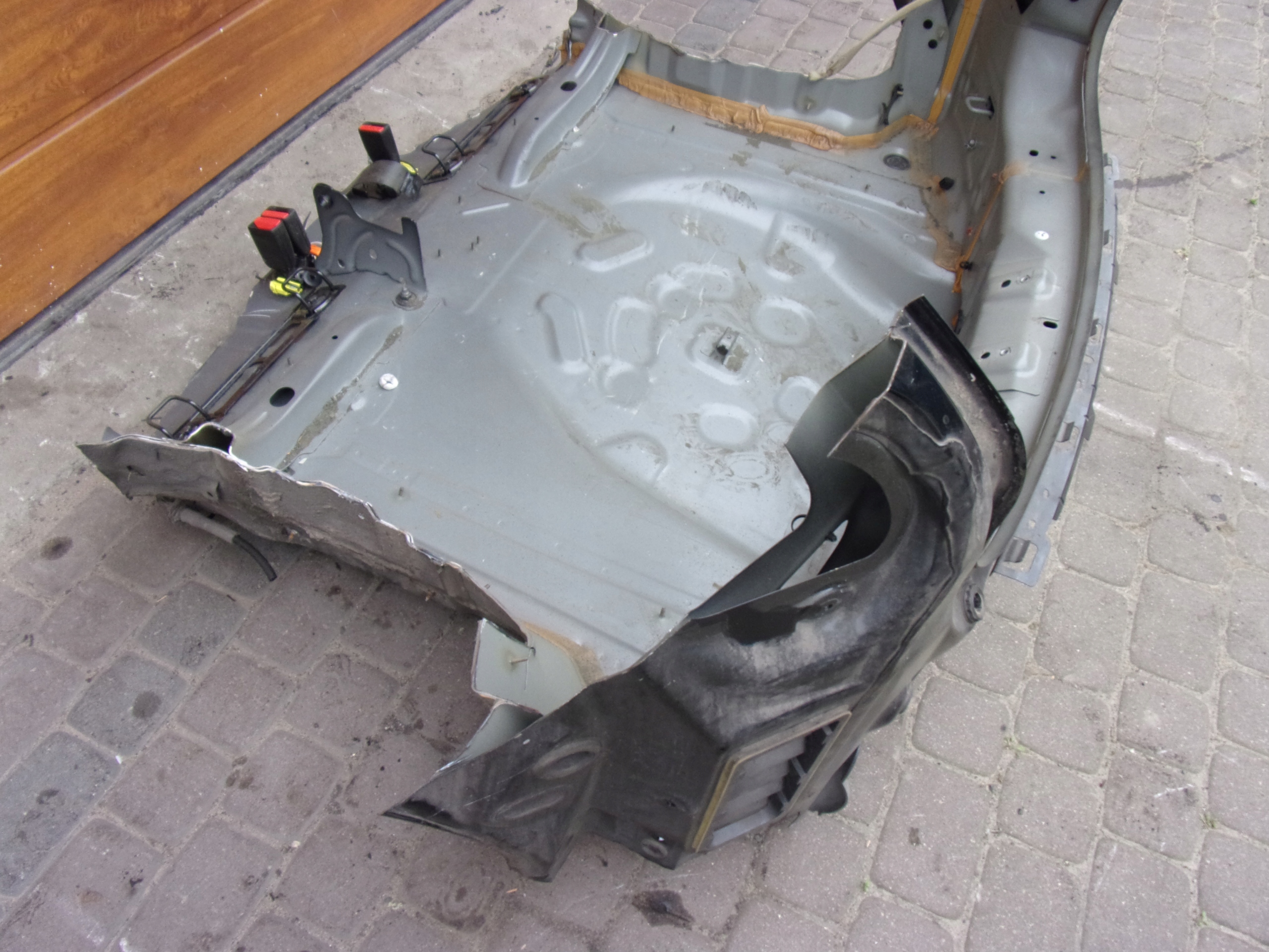 Volvo v40 II pas tylny wanna podłoga Producent części Volvo OE