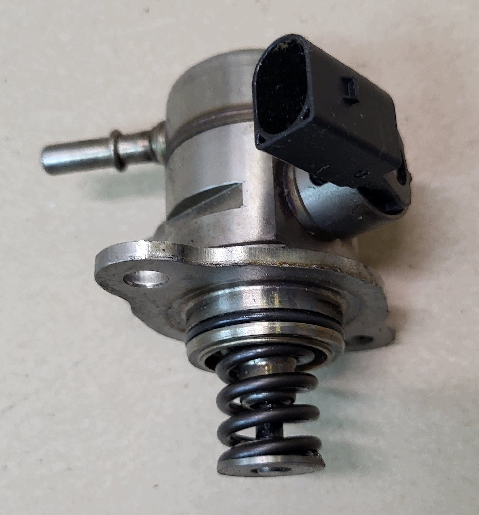 feed pump nozzle sensor VW GOLF VII LIFT 1.5 TSI 05E127027 original
