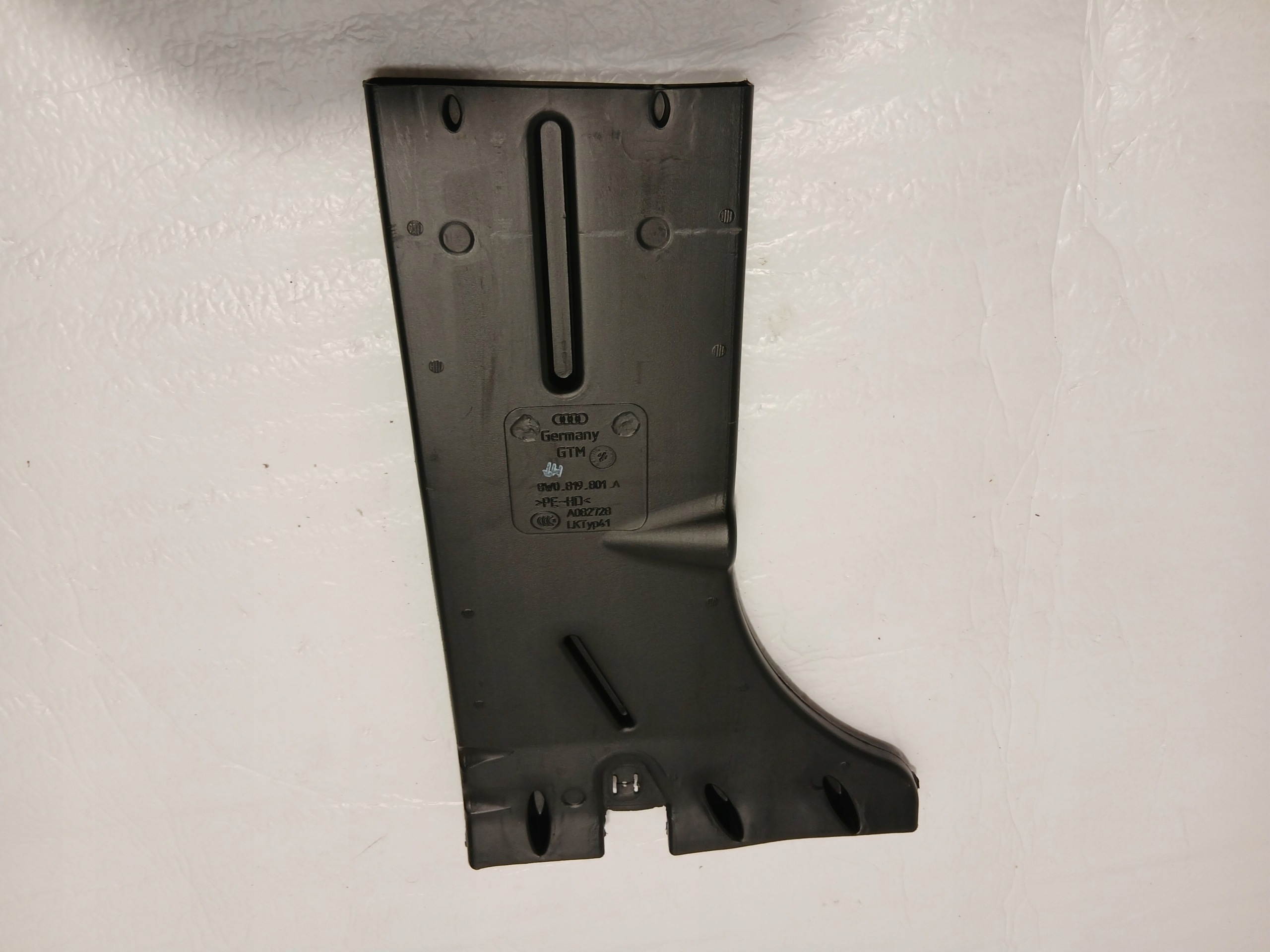 AUDI A4 B9 LIFT TUNEL intake air left 8W0819801A