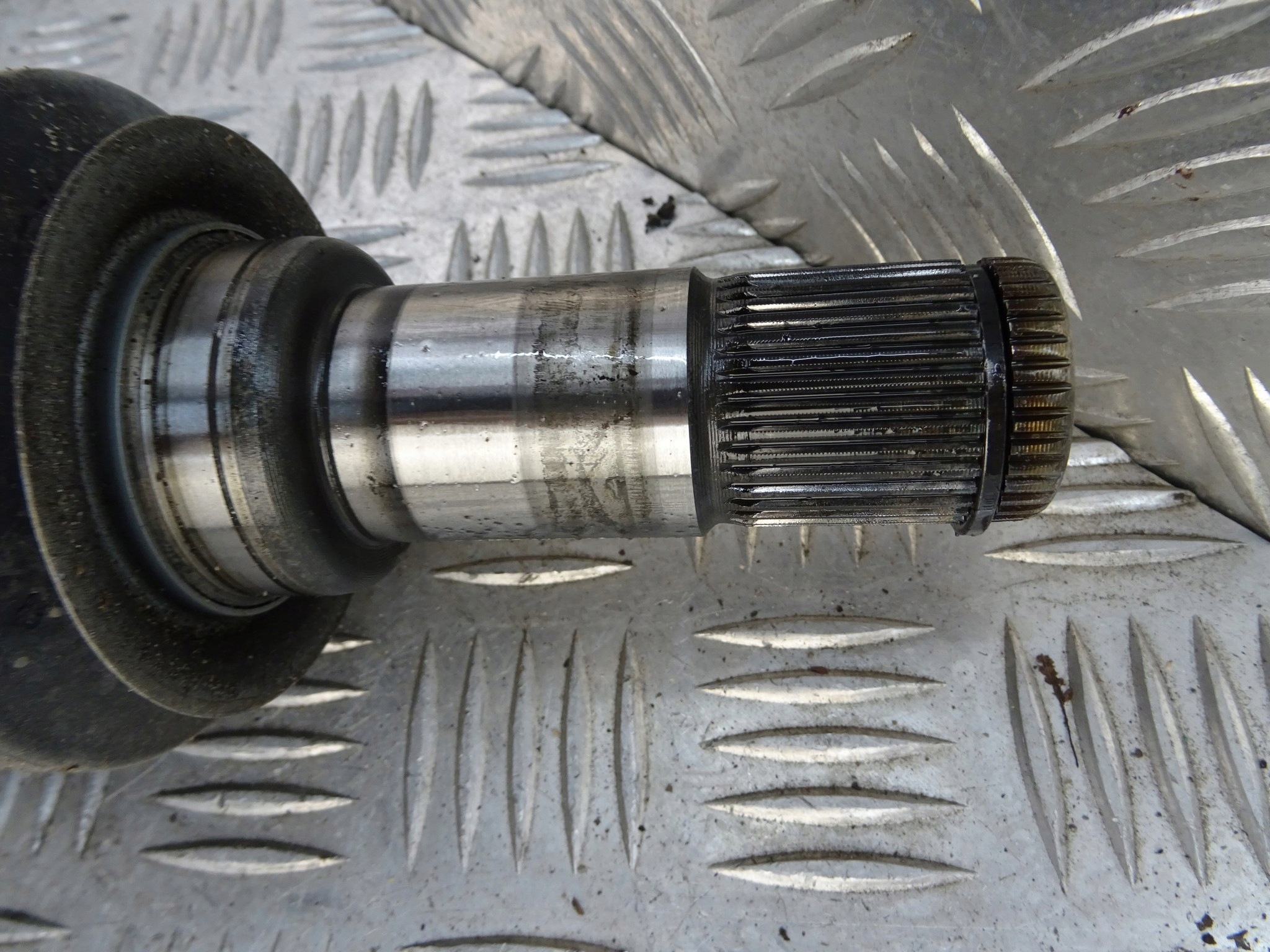 MERCEDES GLE W166 C292 semi-axis left short. 3.0 CDI 1663303300