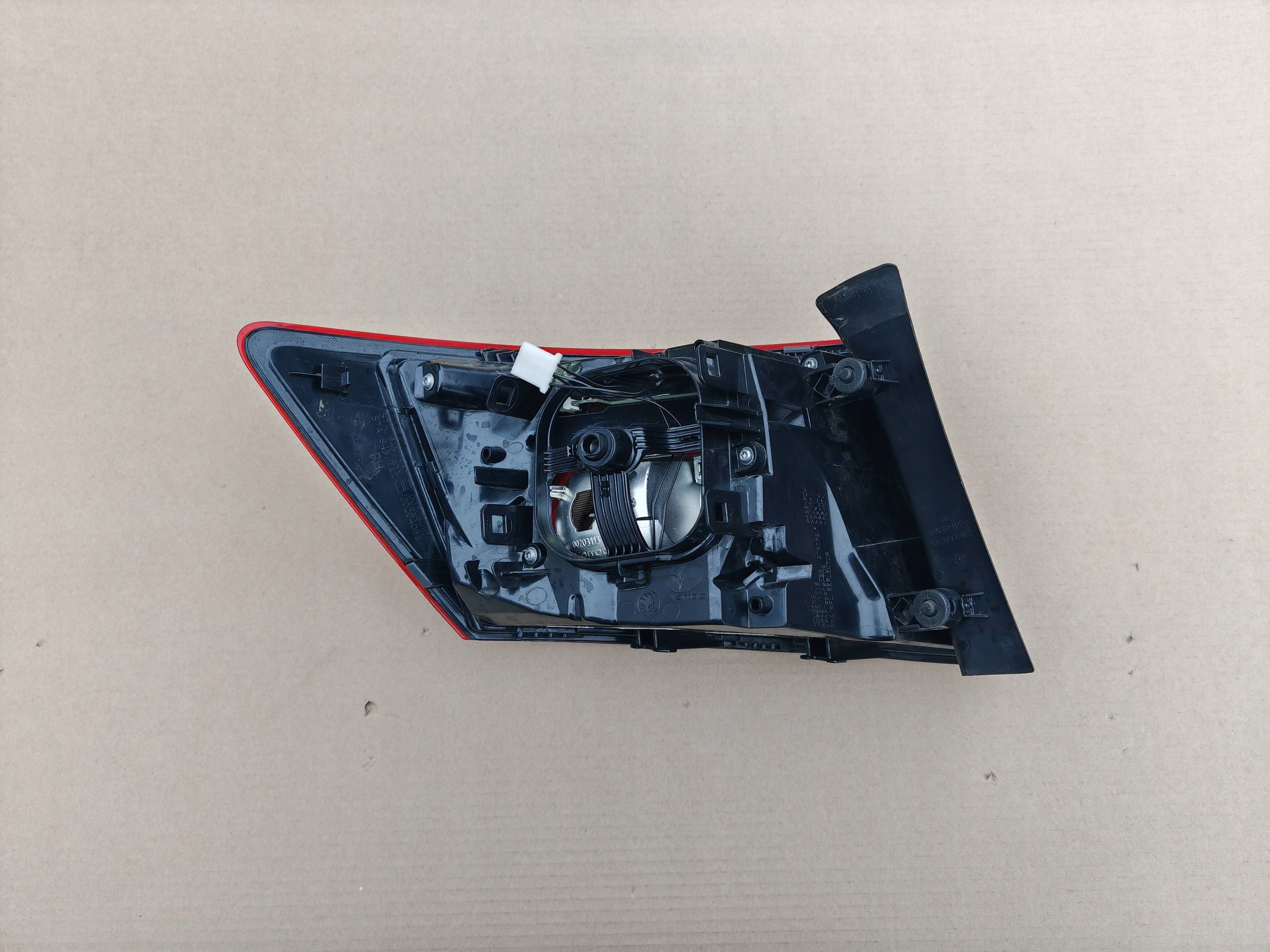 SKODA KAROQ 2017 LED 57A PRAWA LAMPA TYLNA TYŁ Numer katalogowy części 57A945208