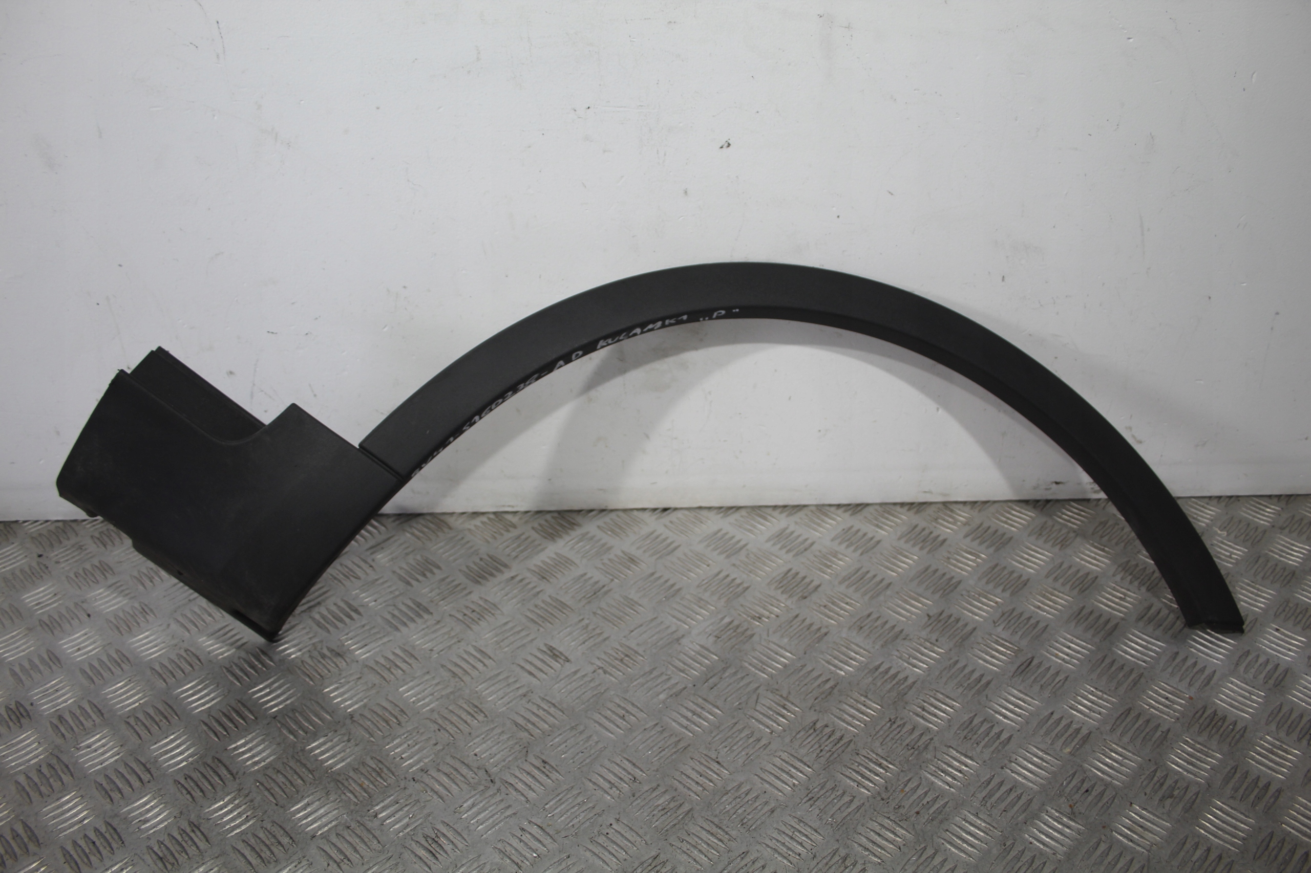 COUVERTURE AILE DROITE AVANT FORD KUGA MK1 8V41-516D238-AD
