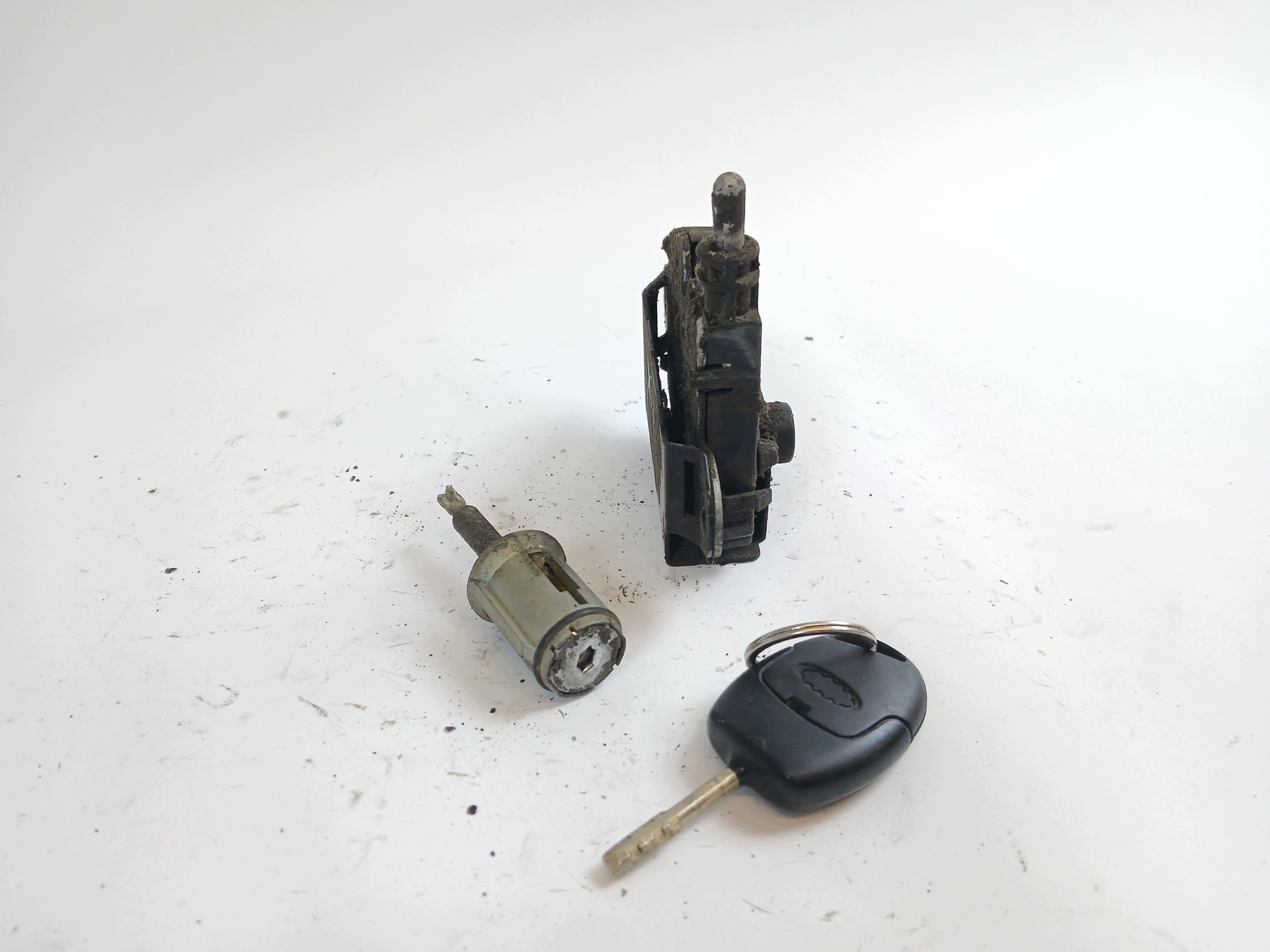 FORD FOCUS MK1 brava RYGIEL haube + ključ