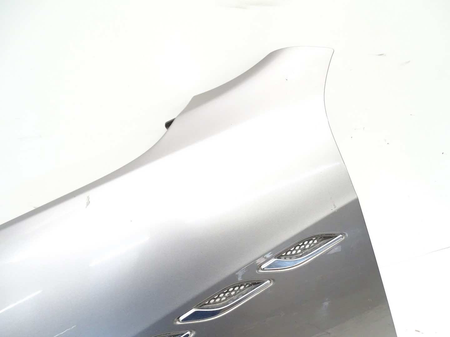 fender left front front MASERATI GHIBLI III M157 grey