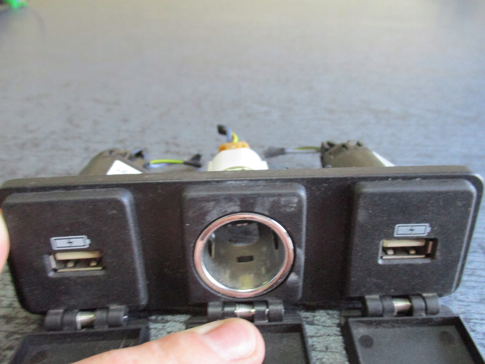 Land Rover Sport JPLA-19010-CA USB socket