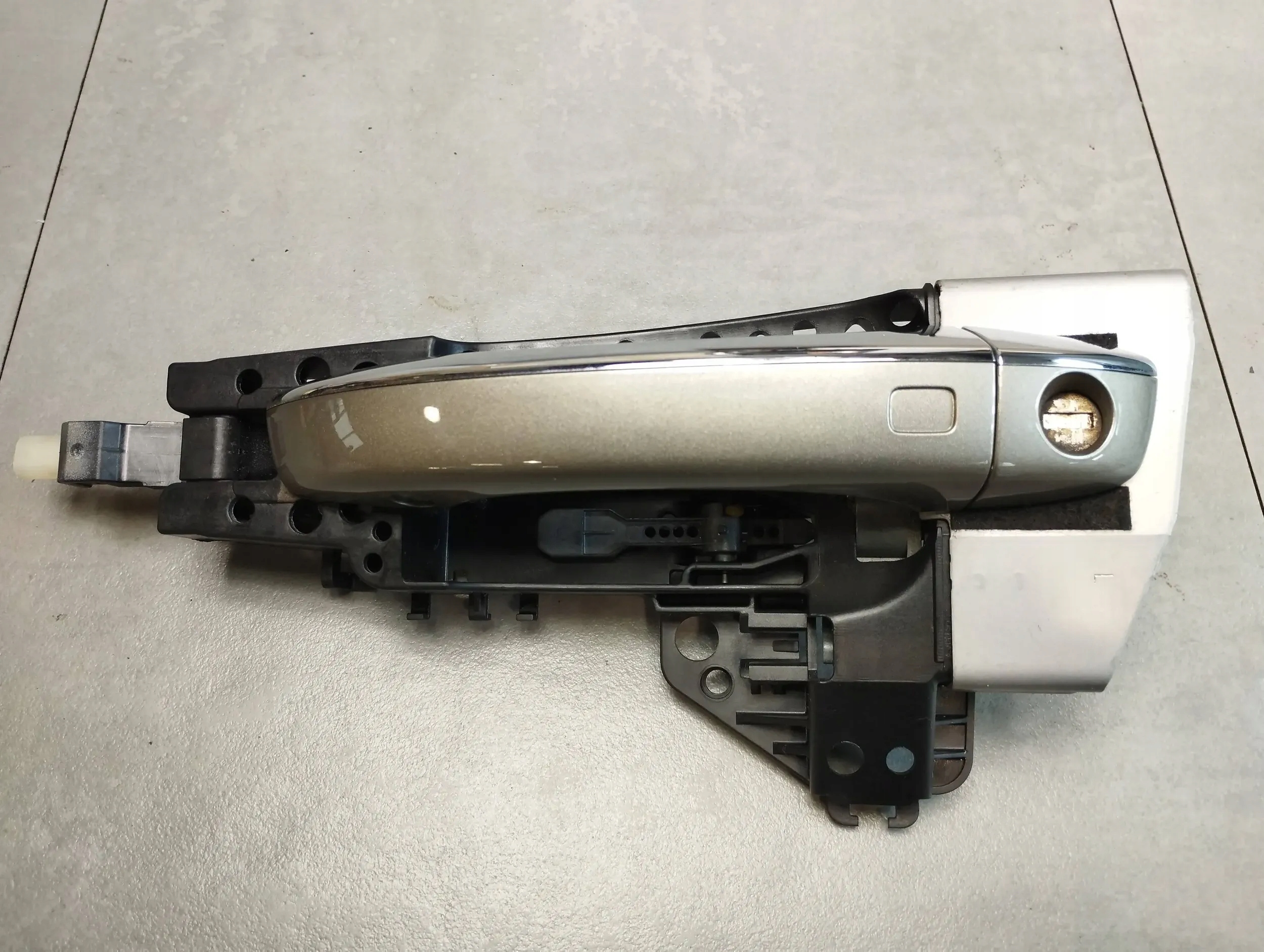 Audi A6 C7 4G handle left front LZ1U KESSY LED CHROM