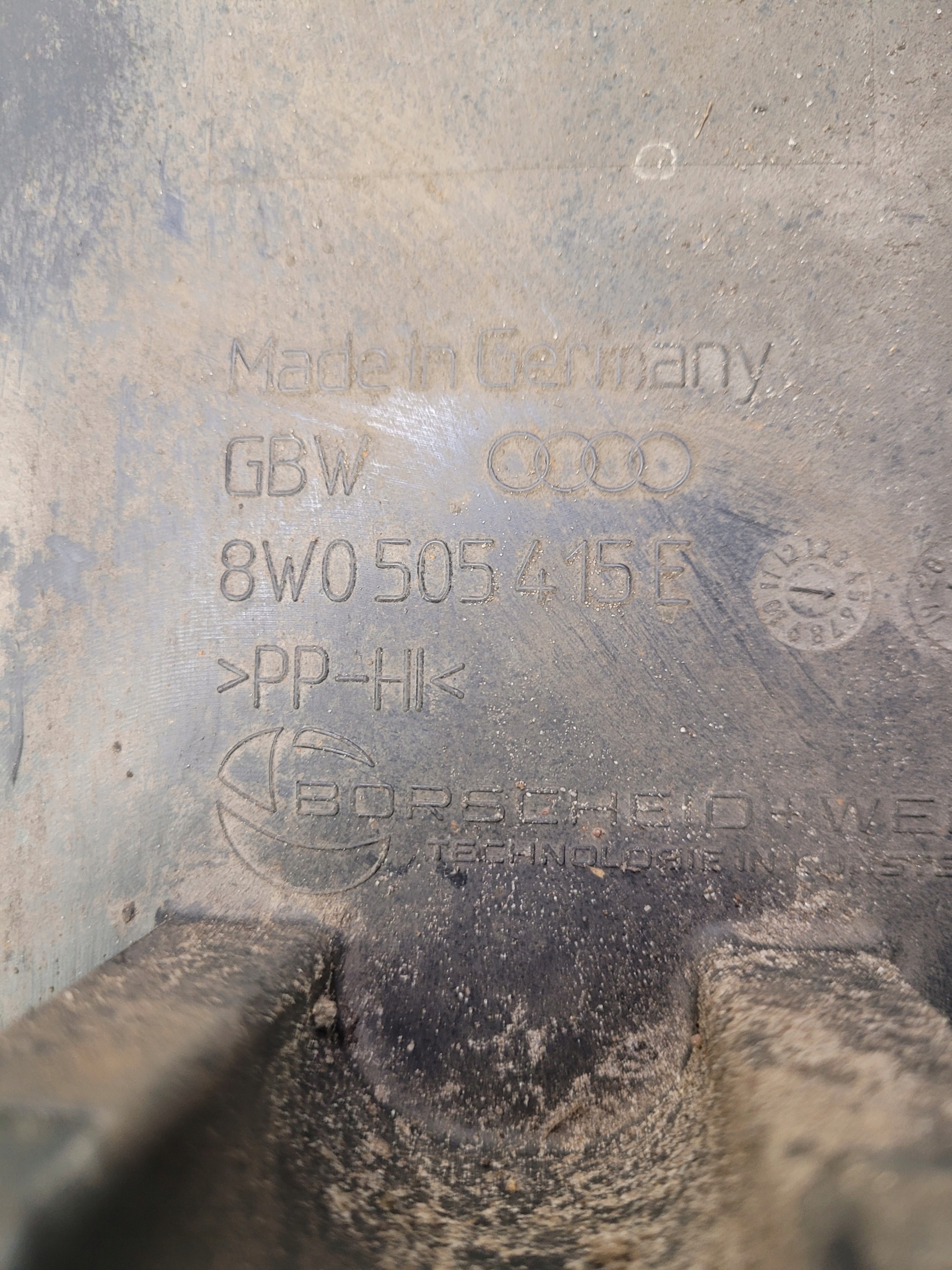 BLENDE ABDECKUNG DES QUERLENKERS LINKS HECK AUDI A4 B9 8W0505415E