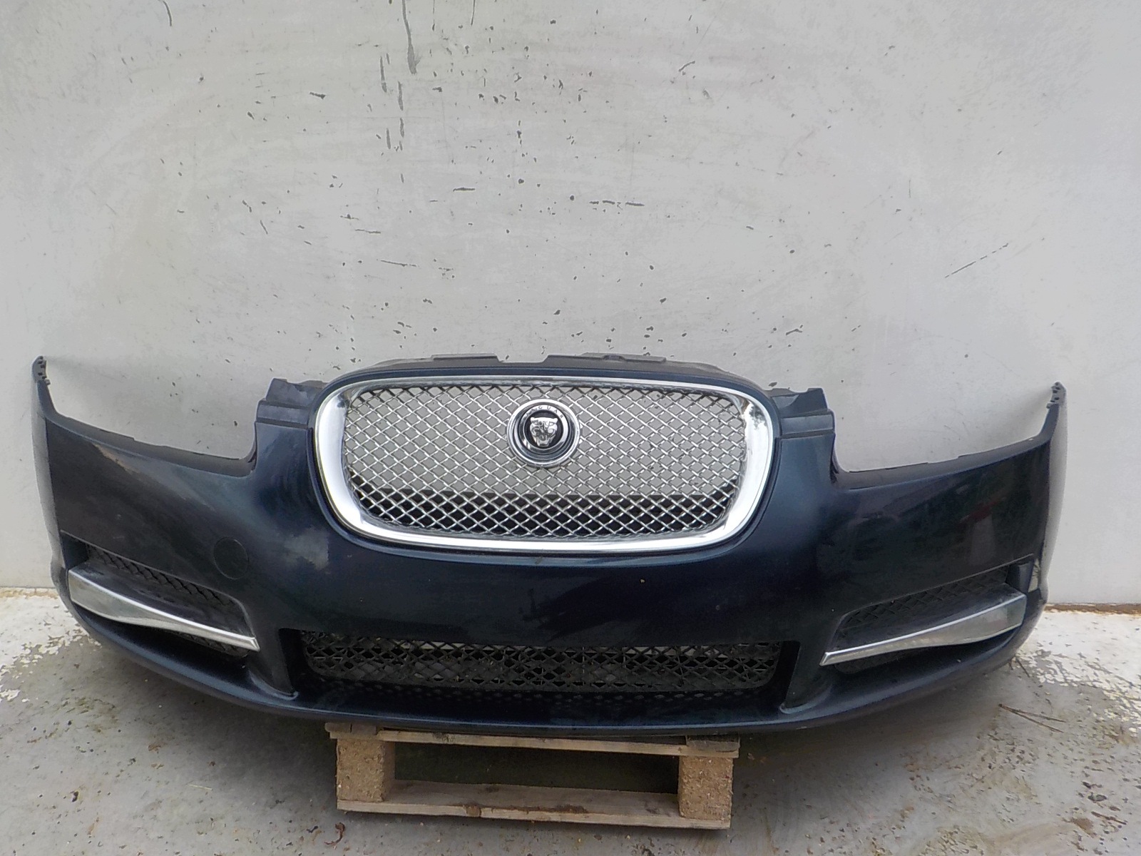 699 JAGUAR XF X250 07-11 bumper front front