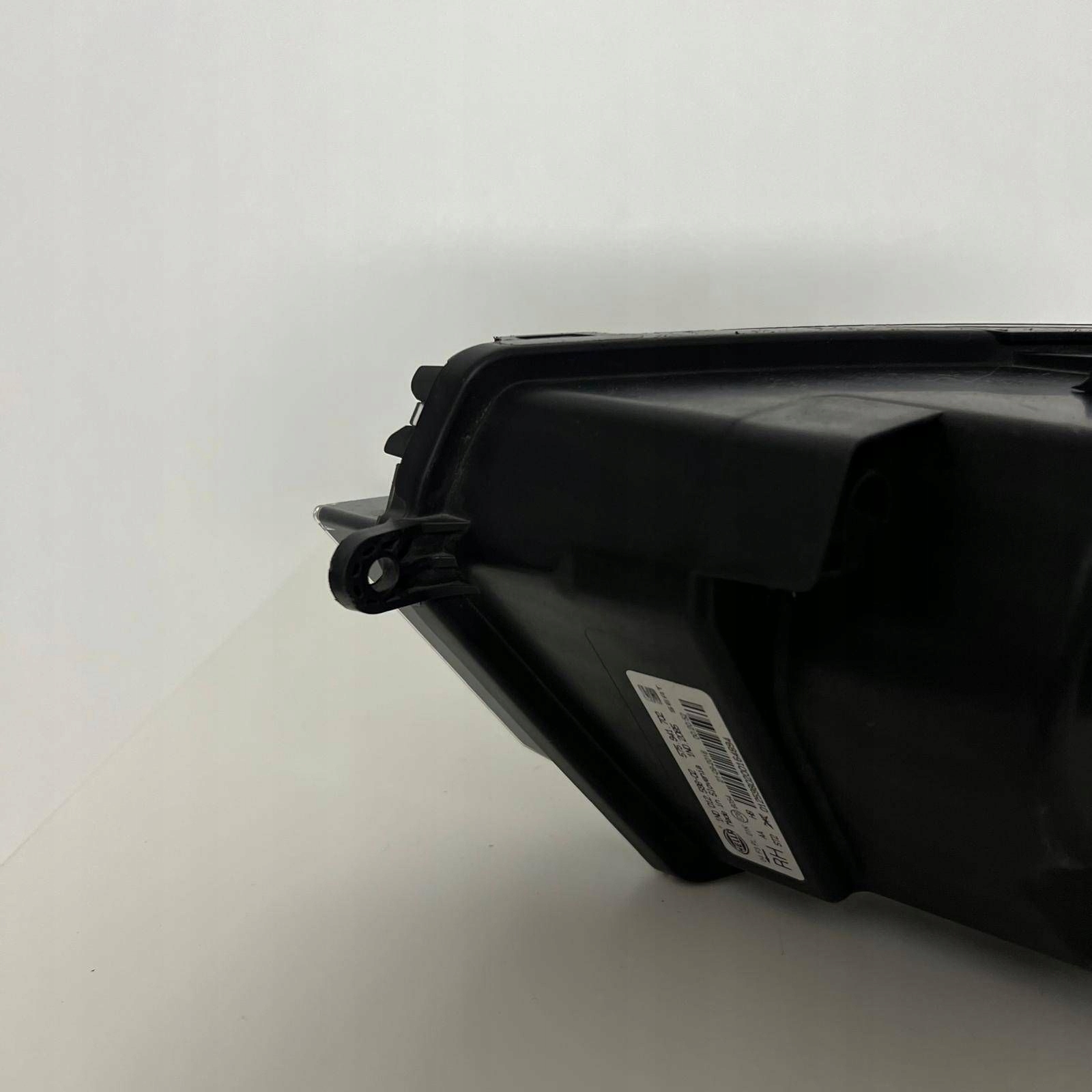 seat Ateca 16- ГАЛОГЕН правый передний oe 575941702