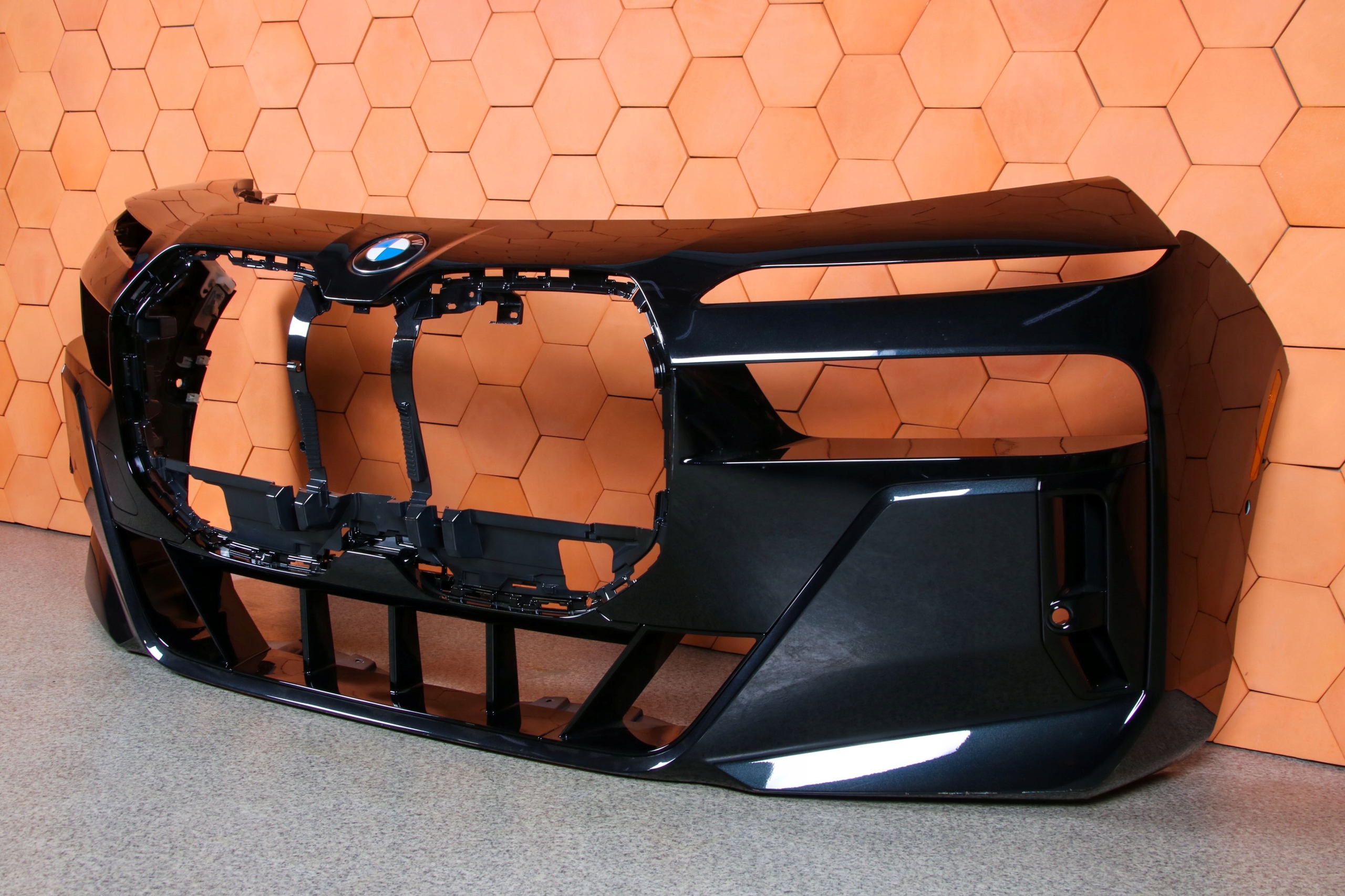 BMW 7 G70 i7 m-packet bumper front USA colour 475