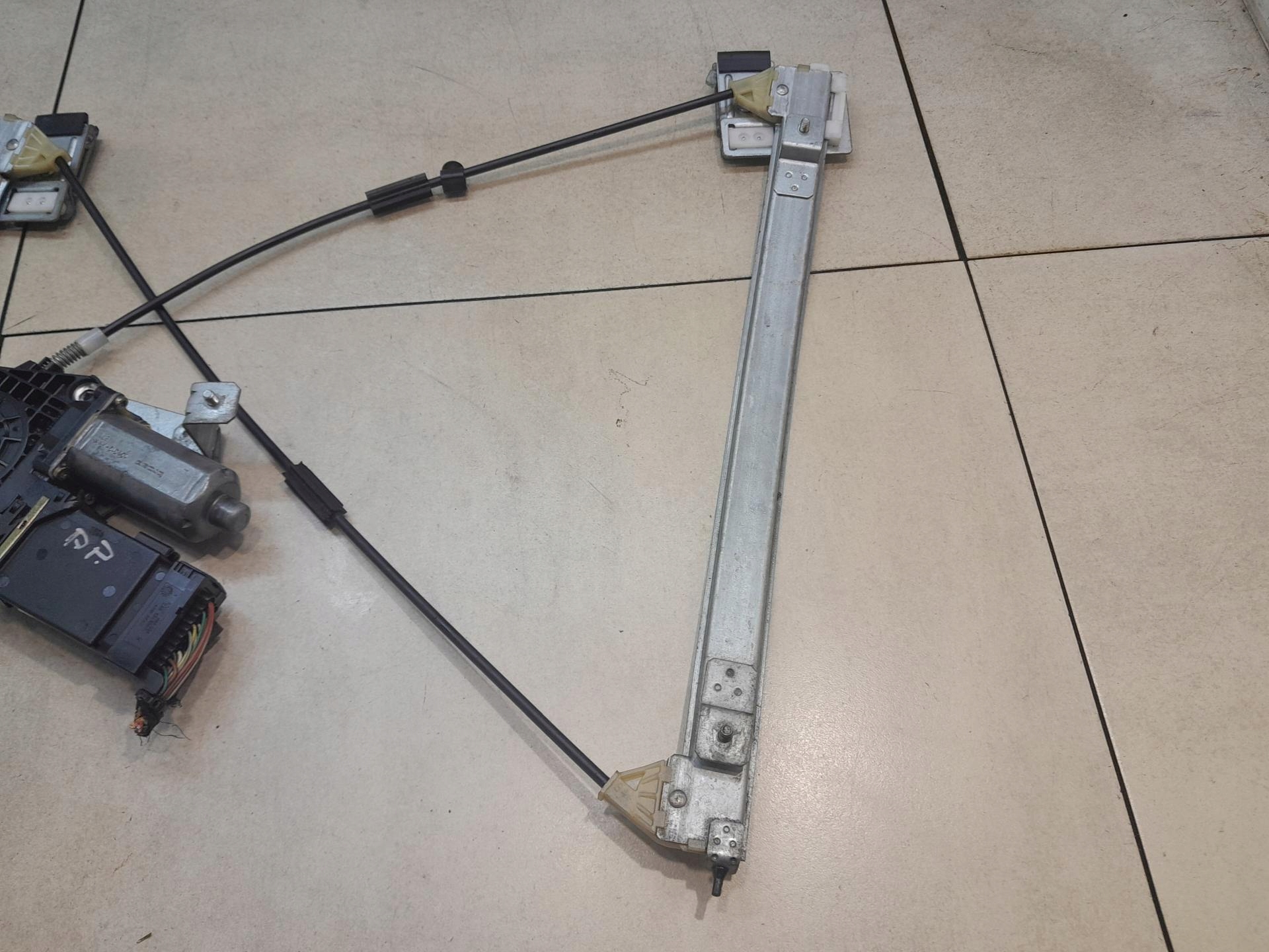 window regulator right front SKODA OCTAVIA and 101448202