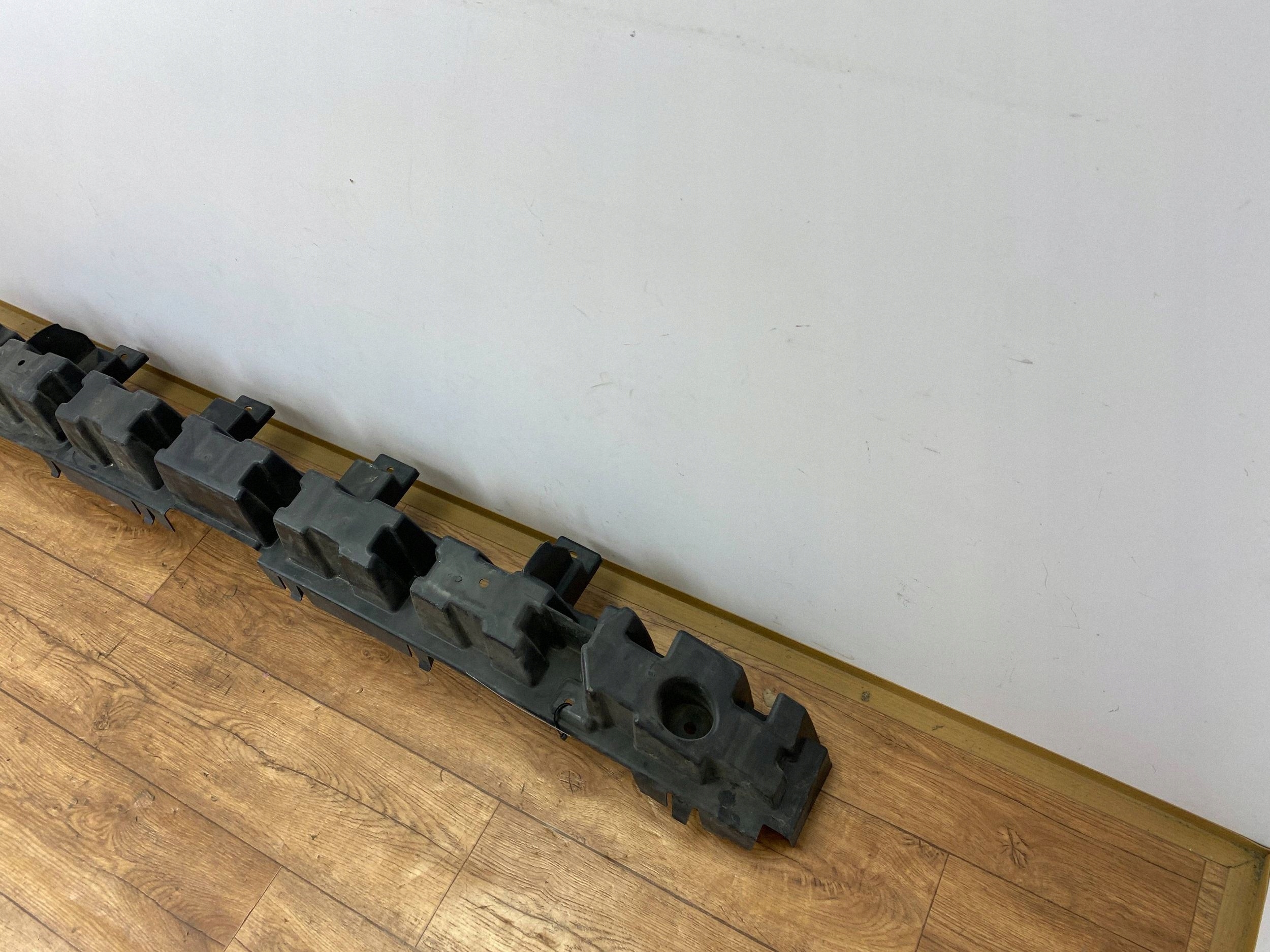 Absorber der Stoßstange vorne träger Dodge Charger 2015+