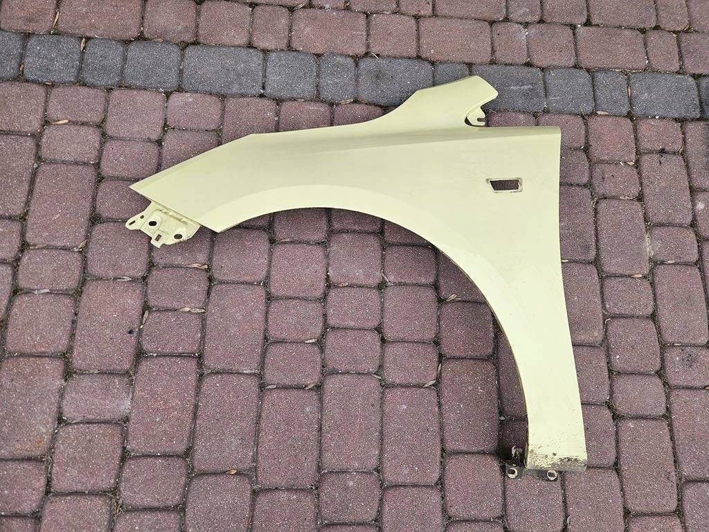 fender front front left Z41K zolty - posiada only ryse Opel Corsa E