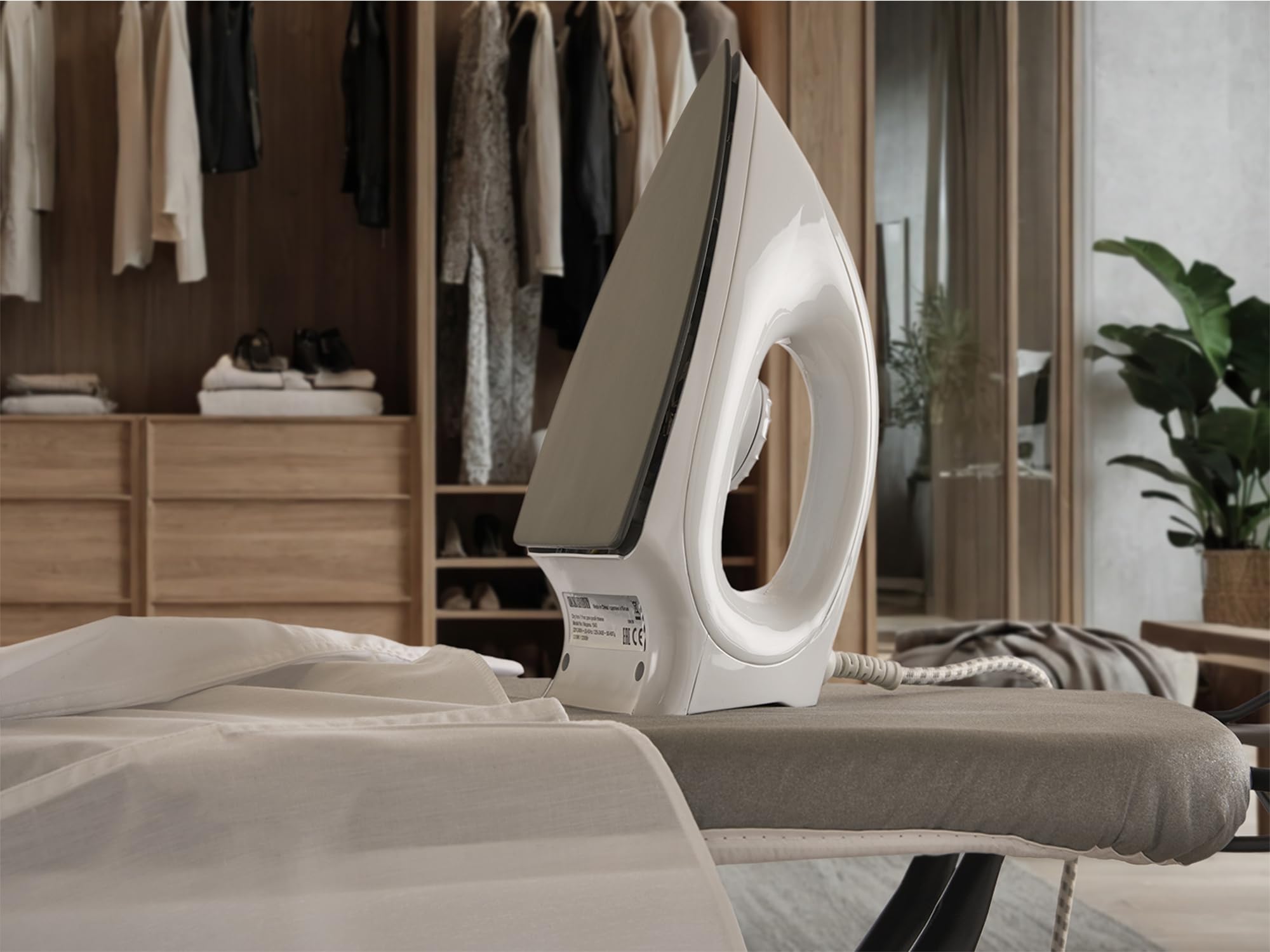 CORBY SHERWOOD Żelazko 1200W Białe Z Wtyczką EU — miniatura 2