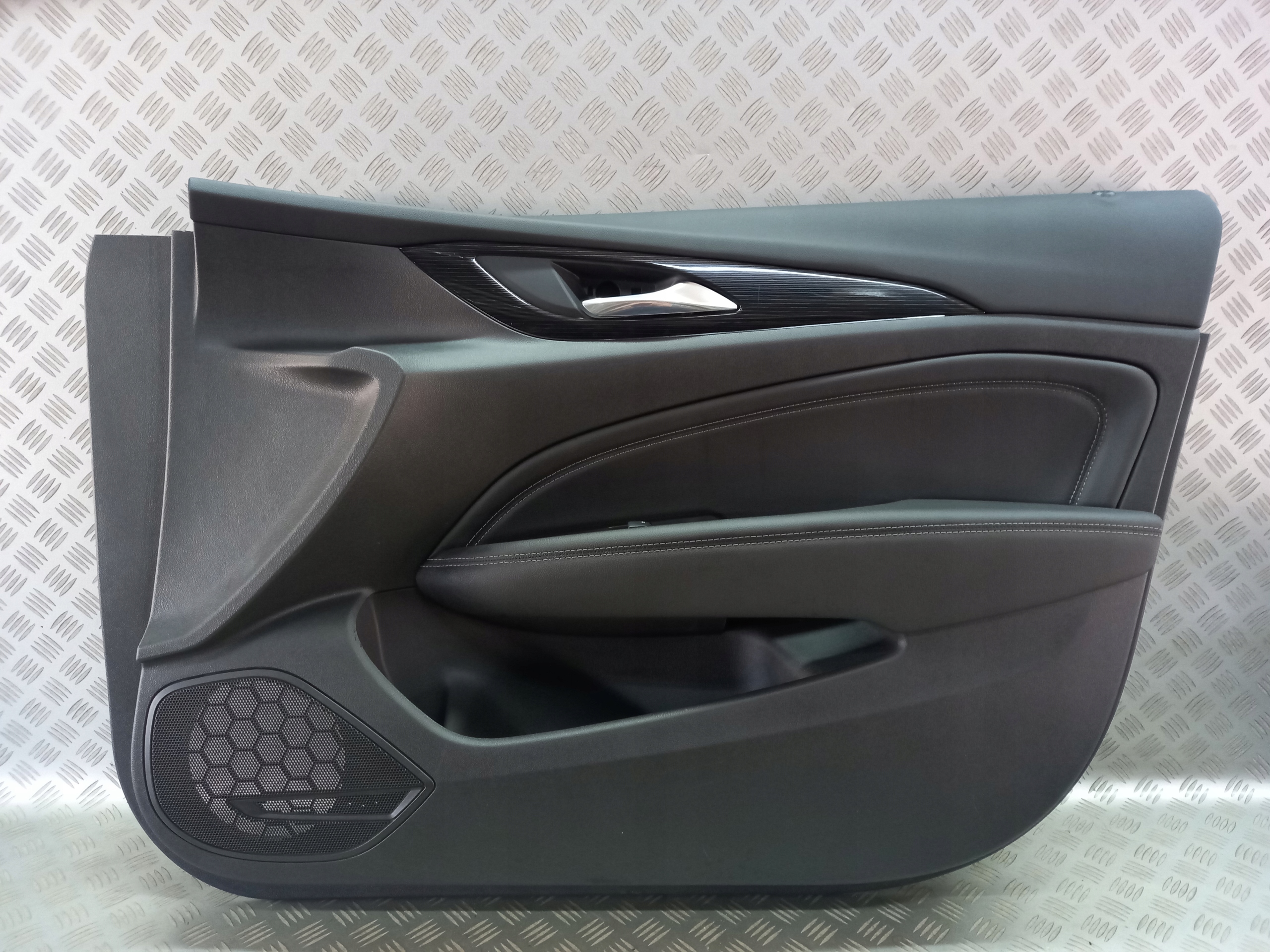 БЕКОН ОБИВКА ПЕРЕДНЕЙ ПРАВОЙ ДВЕРИ INSIGNIA B EU