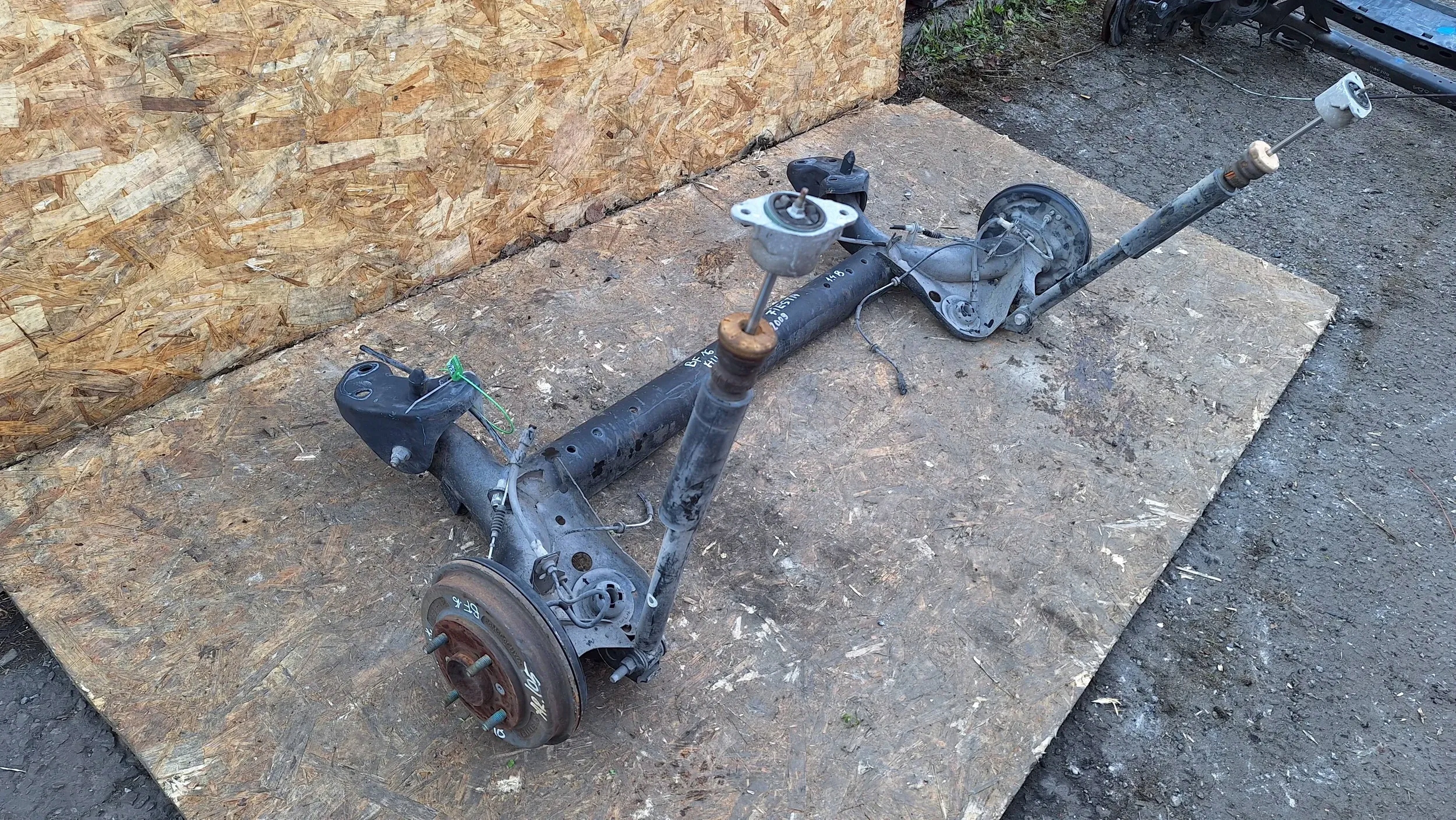 OŚ BELKA ZAWIESZENIE TYŁ FORD FIESTA MK7 Typ samochodu Samochody osobowe