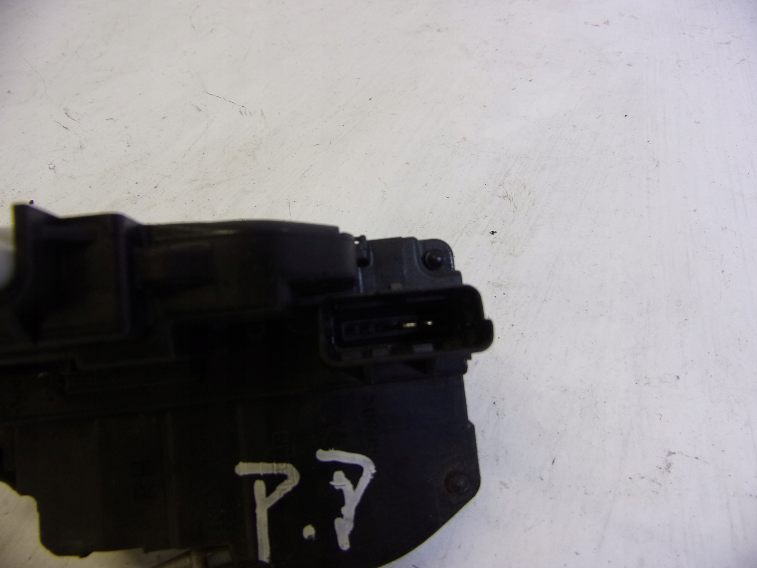 lock door CENTRALNY right front NISSAN TIIDA