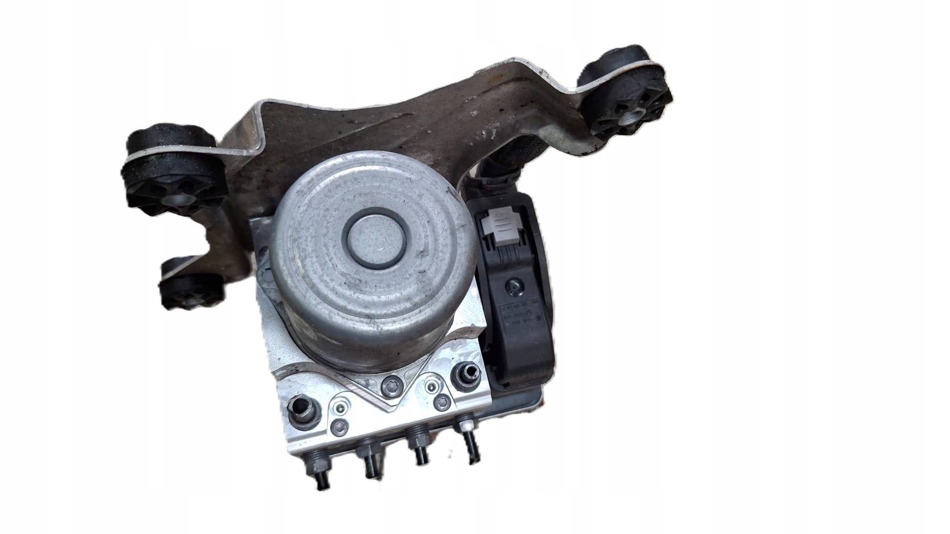 pump control unit ABS BMW 5 G30 6893768 STAN B.DOBRY Z DEMONTAZU