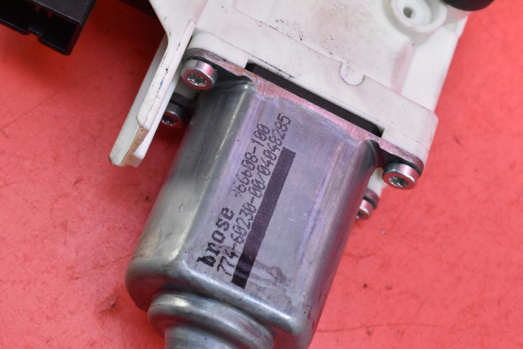 window regulator left rear part EU 8K0959811 AUDI A4 B8 KOMBI 07-11