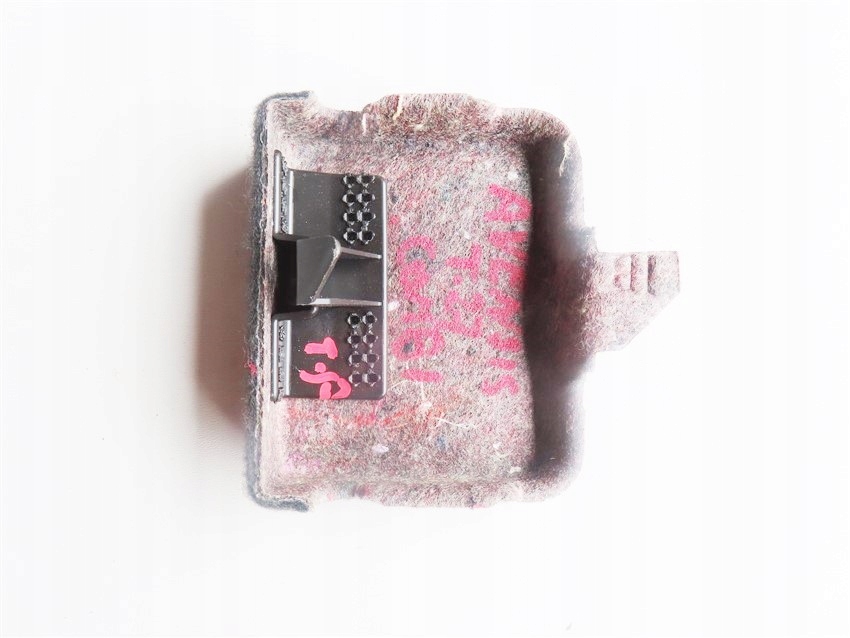 ZAŚLEPKA TYLNA PRAWA KLAPY TYLNEJ TOYTA AVENSIS III T27 KOMBI 2009-2015 ROK Producent części Toyota OE