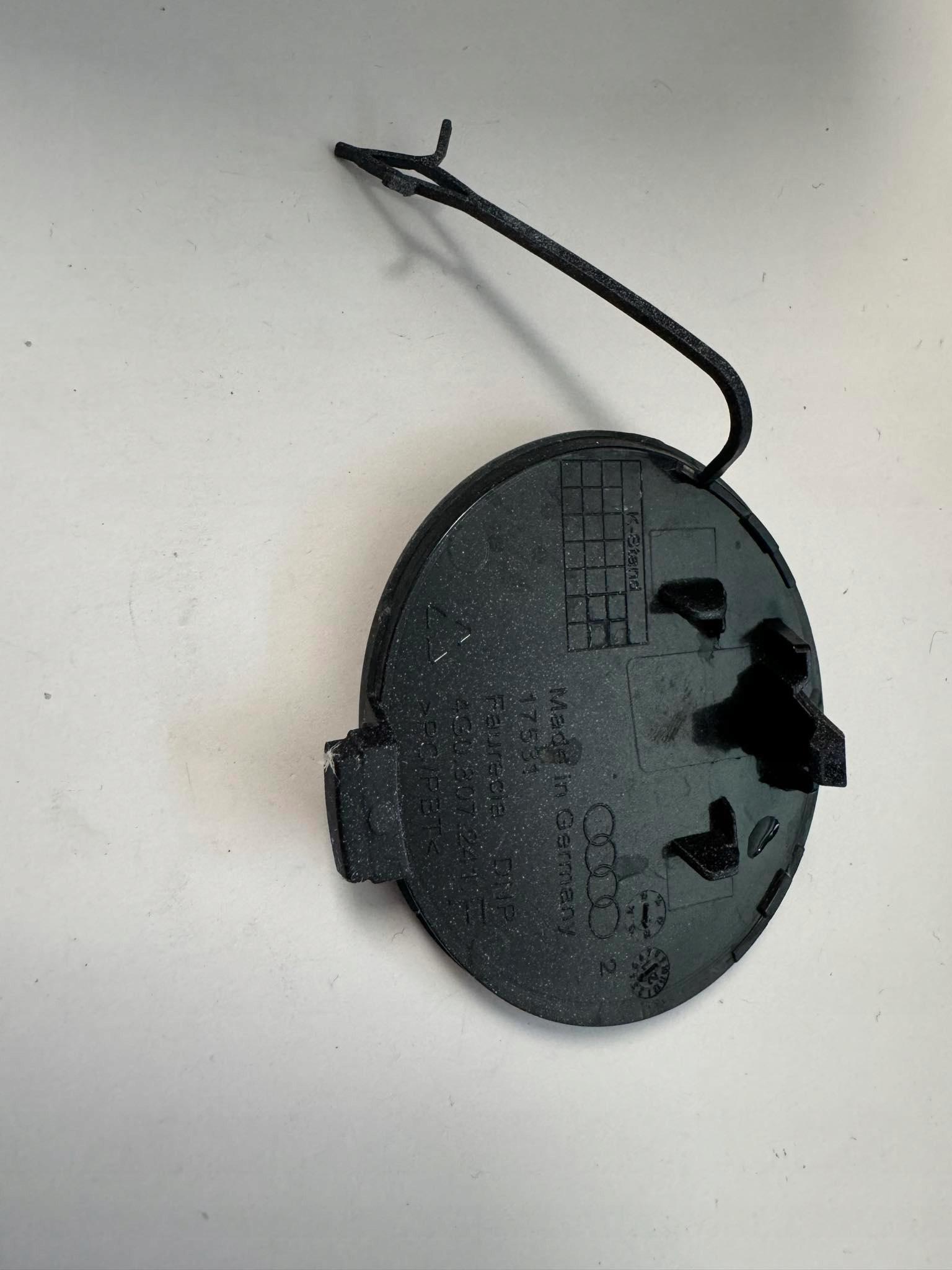 AUDI A6 C7 LIFT 21r. Abschleppöse der Stoßstange vorne 4G0807241F
