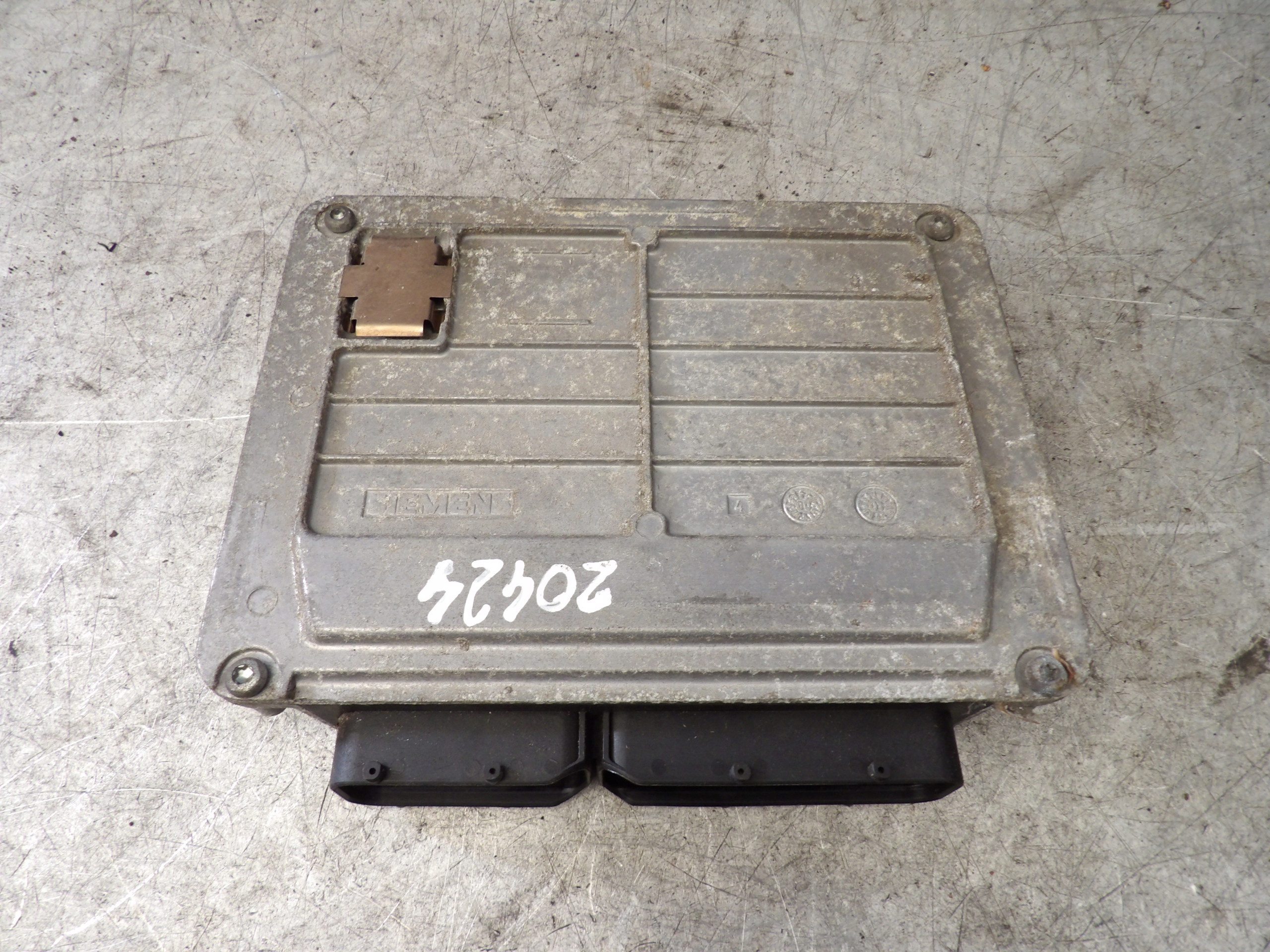 SKODA FABIA E COMPUTER, CENTRALINA 047906033D 5WP44201 10 3PB SJ33 SIEMENS