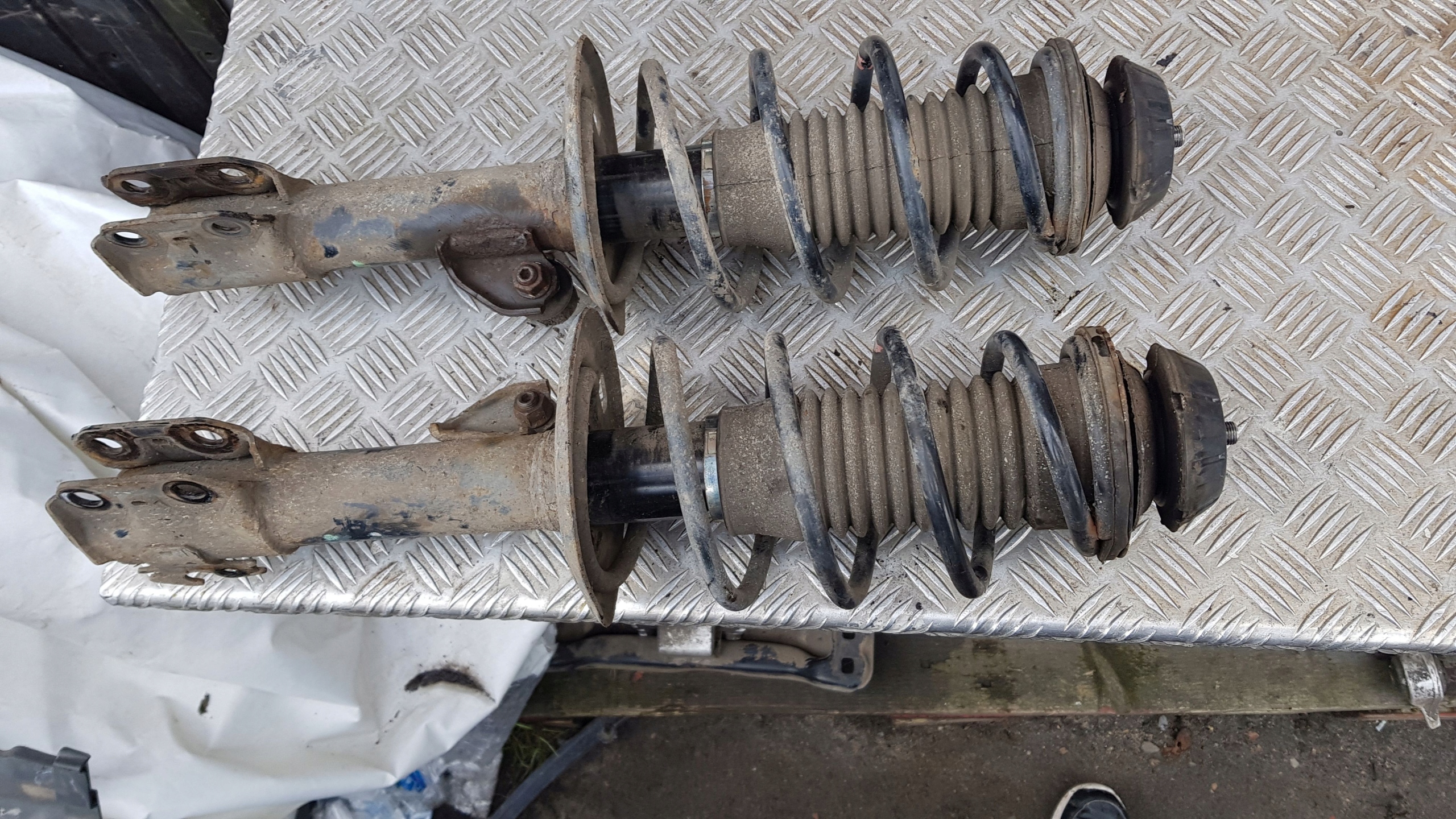 TOYOTA YARIS shock absorber front left right 1.0