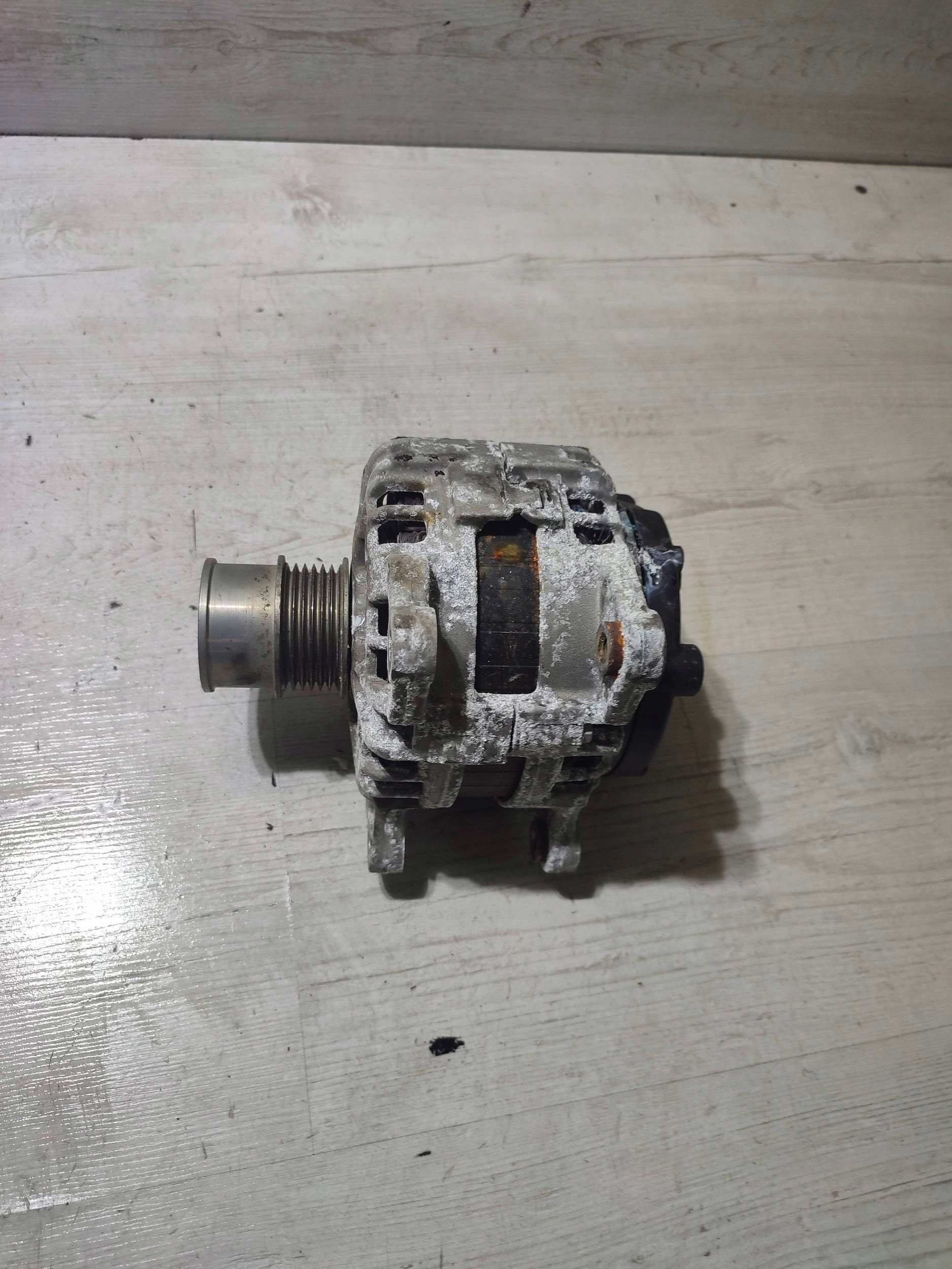 Volkswagen Touran III 2020 Alternator