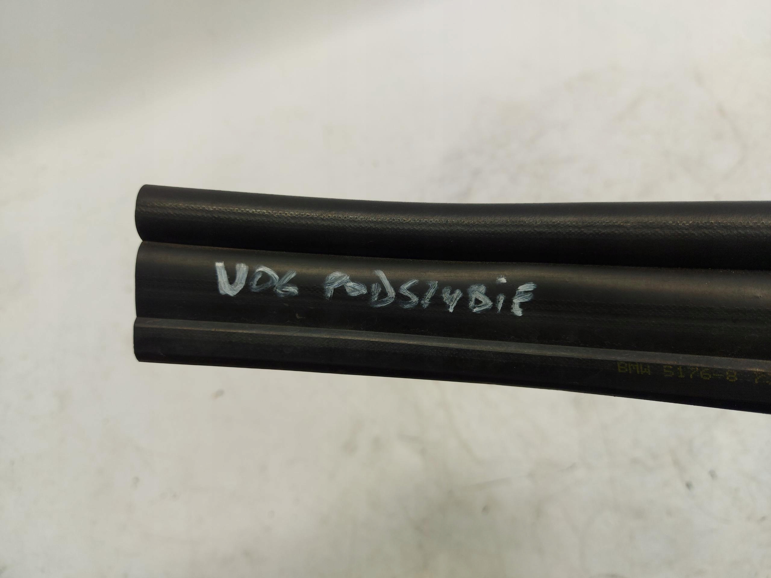 BMW U06 220d Joint Sous vitre 8737151